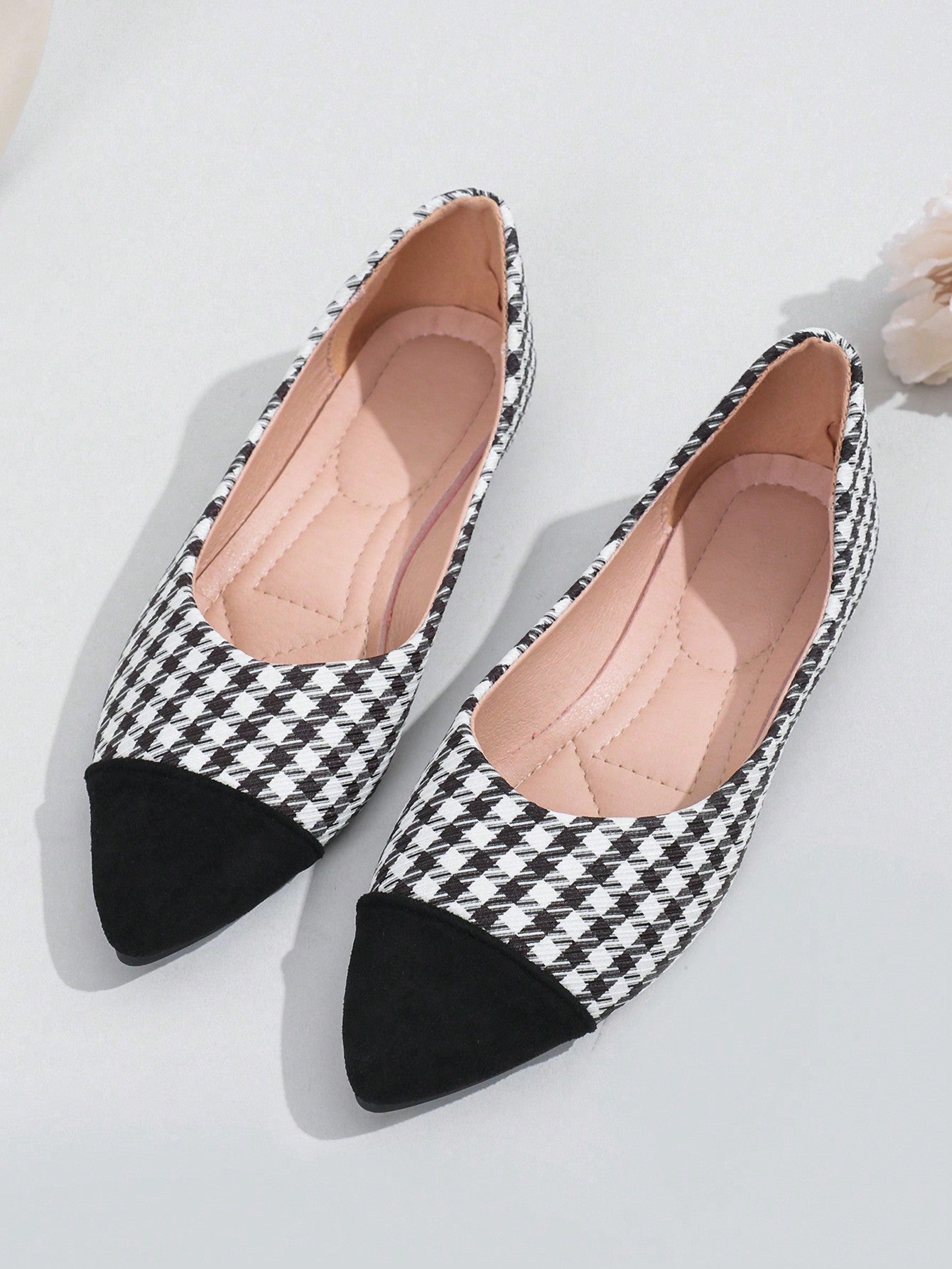 Fashionable And Comfortable 2024 Women Flat Shoes, Suitable For All Seasons And Can Be Combined With Any Outfit Styles.