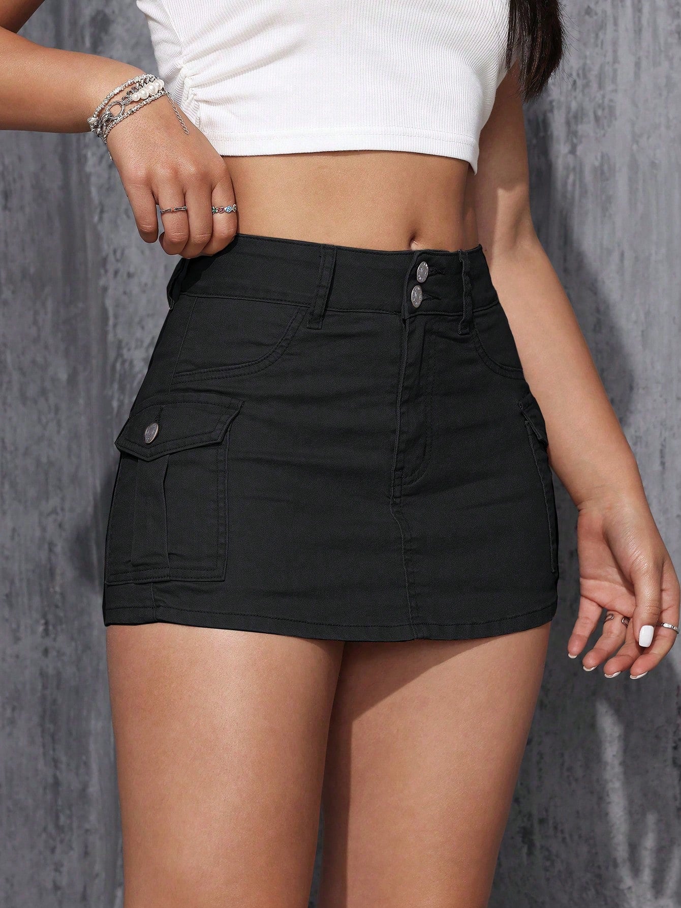 Women Plain And Simple Denim Shorts For Daily Wear