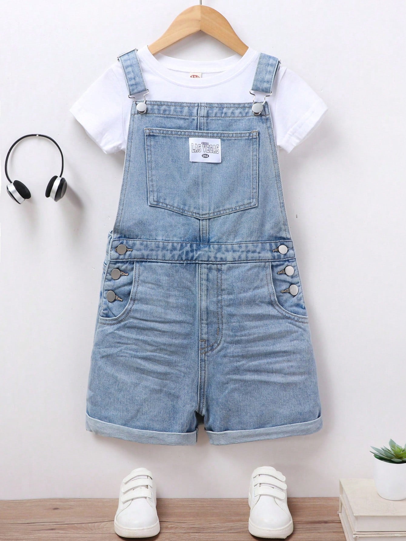 Tween Girl Basic Casual Daily Style Light Blue Washed Jean Shortalls Featuring Woven Label, Roll Up Hem, And Wrinkle Treatment Craftsmanship.