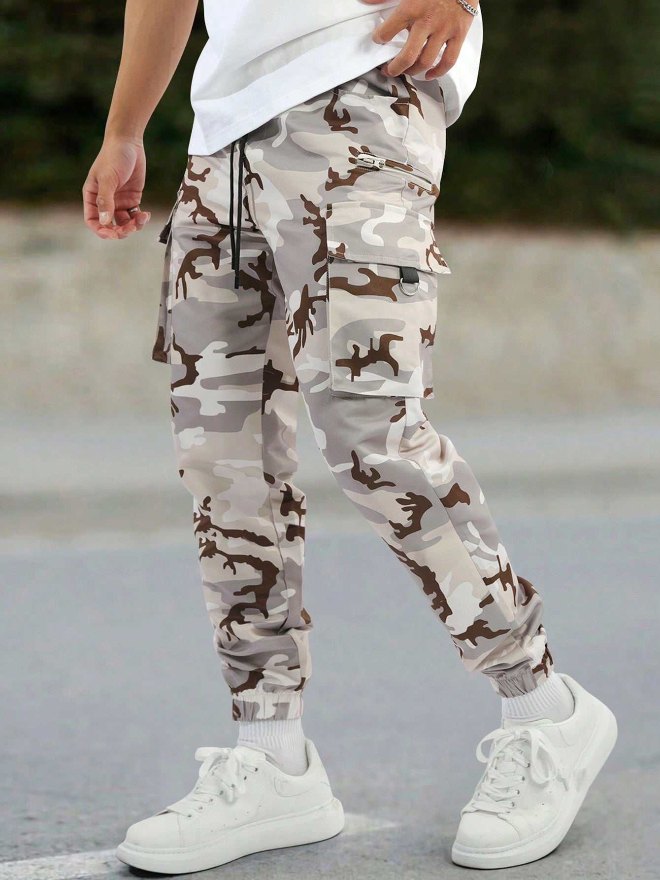 Men Camo Print Flap Pocket Cargo Pants