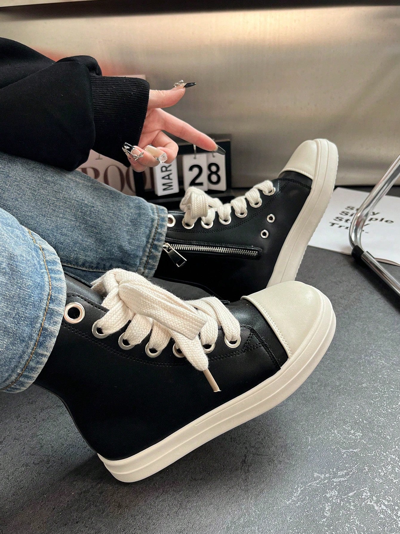 New Style Women Boots High-Top  Boots Women Lace-Up Zip Flat Boots Party Shoes For Women Daily Wear Ladies Shoes Casual Fashion Sneakers Outdoor Comfort Unisex Couple Shoes