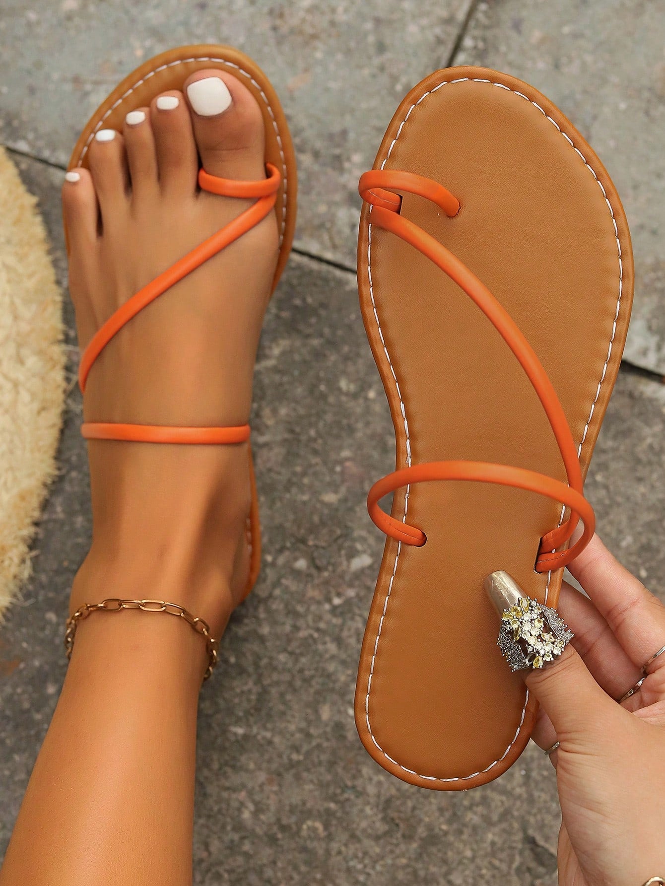 2024 Spring Summer New Fashionable, Comfortable, Anti-Skid, Flat, Thin Strap, Toe-Cap Covered, Outdoor, Round-Toe, Car-Stitch Beach Sandals For Women