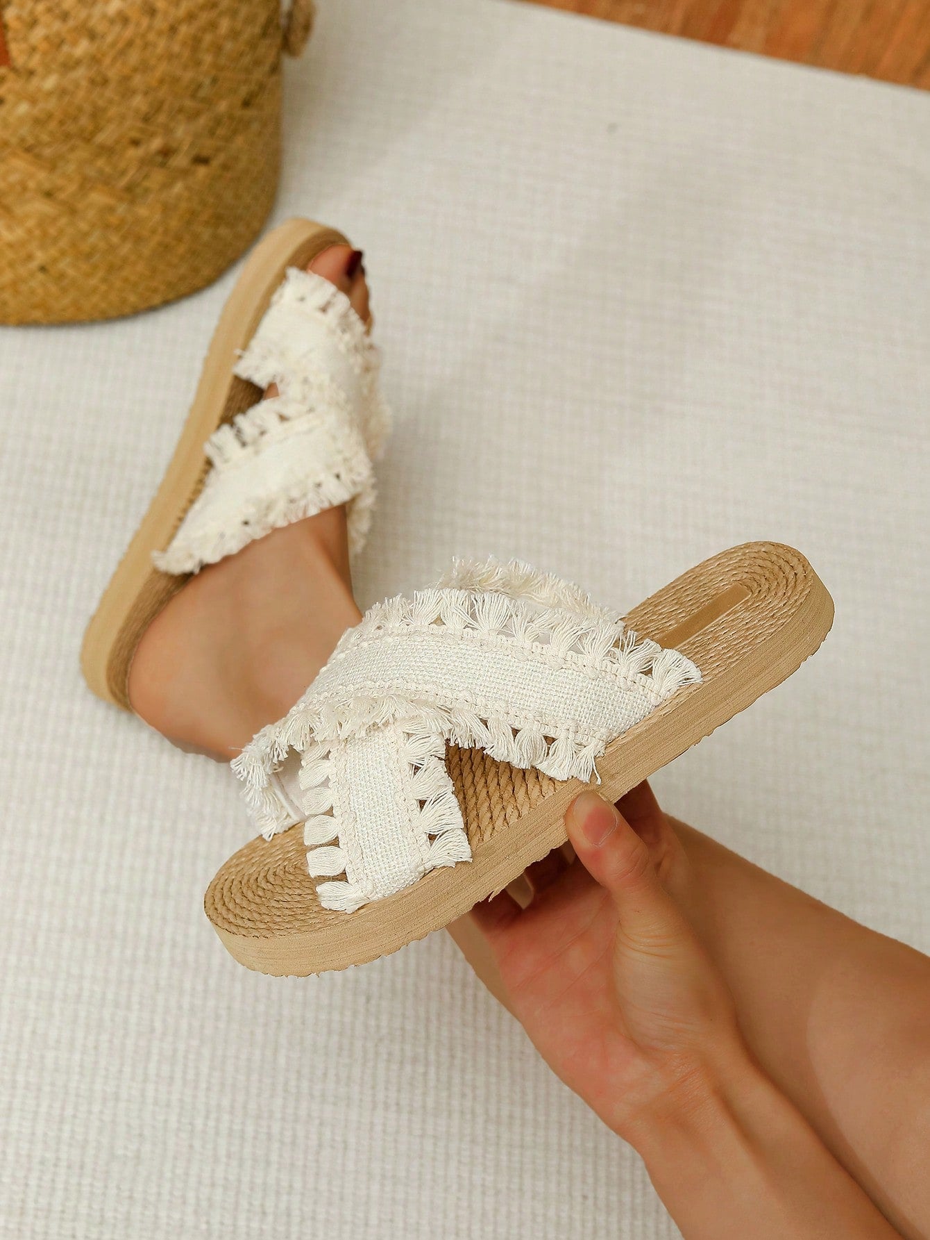 New Spring And Summer Maillard Wind Original Design Bohemian Style Beach Tassel Women's Slippers, French Evening Series, Versatile And Fascinating, Sweet, Light, Retro, High-Grade, Fascinating, Ivory White, Round Toe, Flat, Elastic Eva Cross Strap Sandals