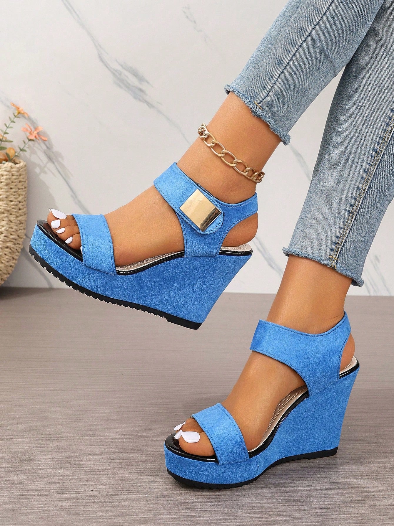 Women's Fashionable Comfortable Casual Round Toe Open Toe White Suede High Heels With Slip-resistant Chunky Platform Wedge Sandals