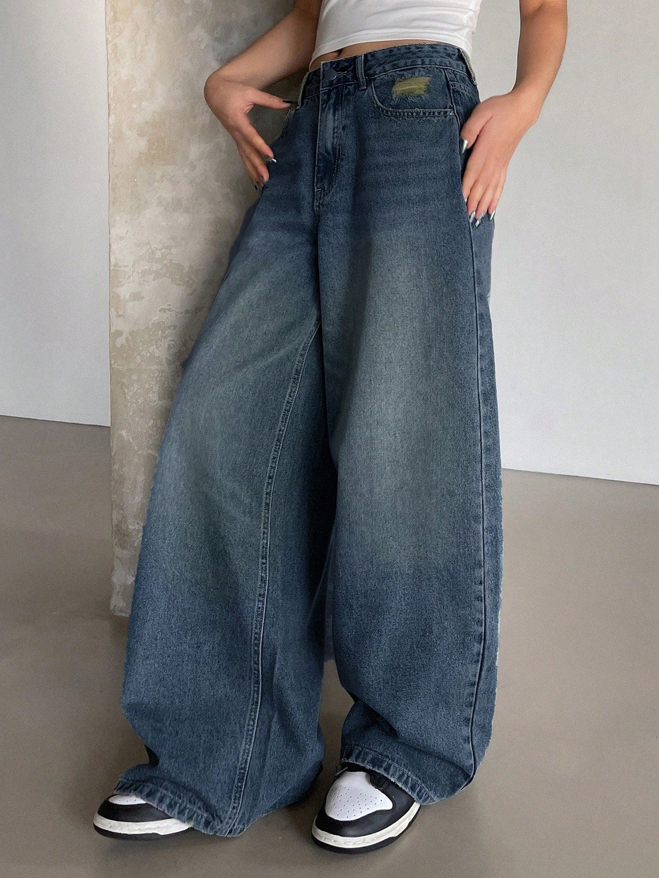 Women's Wide Leg Jeans With Pockets