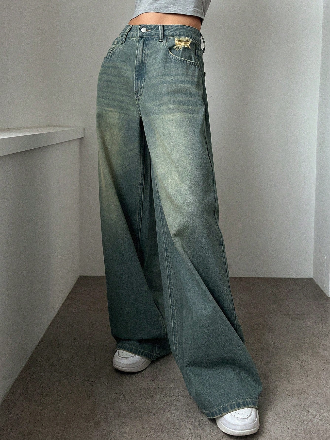 Women's Wide Leg Jeans With Pockets