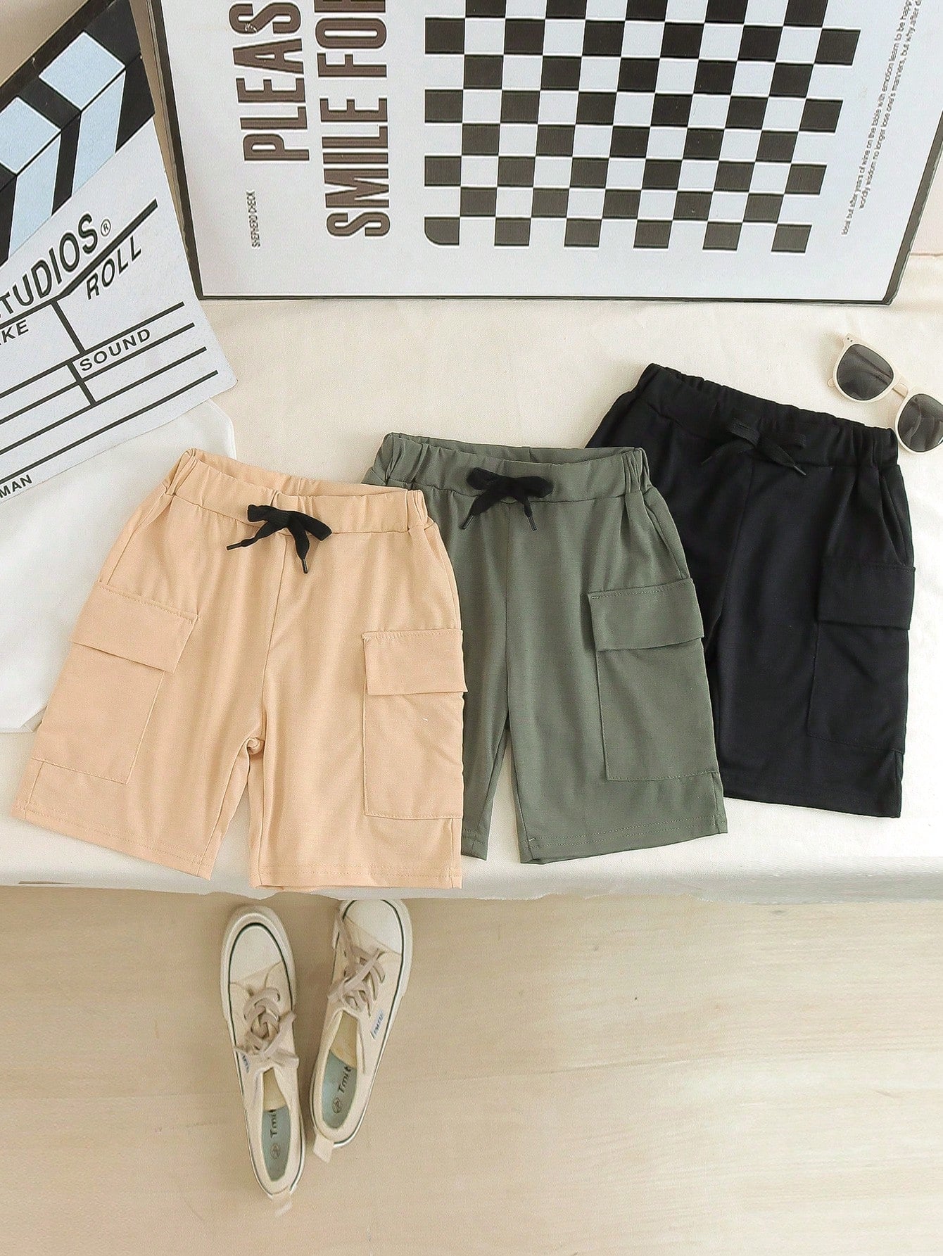 Young Boy Leisure Sports College Street Fashionable Cute Holiday 3-Pieces Set With Large Pockets, Drawstring, Includes Green Shorts, Brown Shorts, And Black Shorts Suitable For Daily Wear, School, Travel, Sports, Spring And Summer Seasons