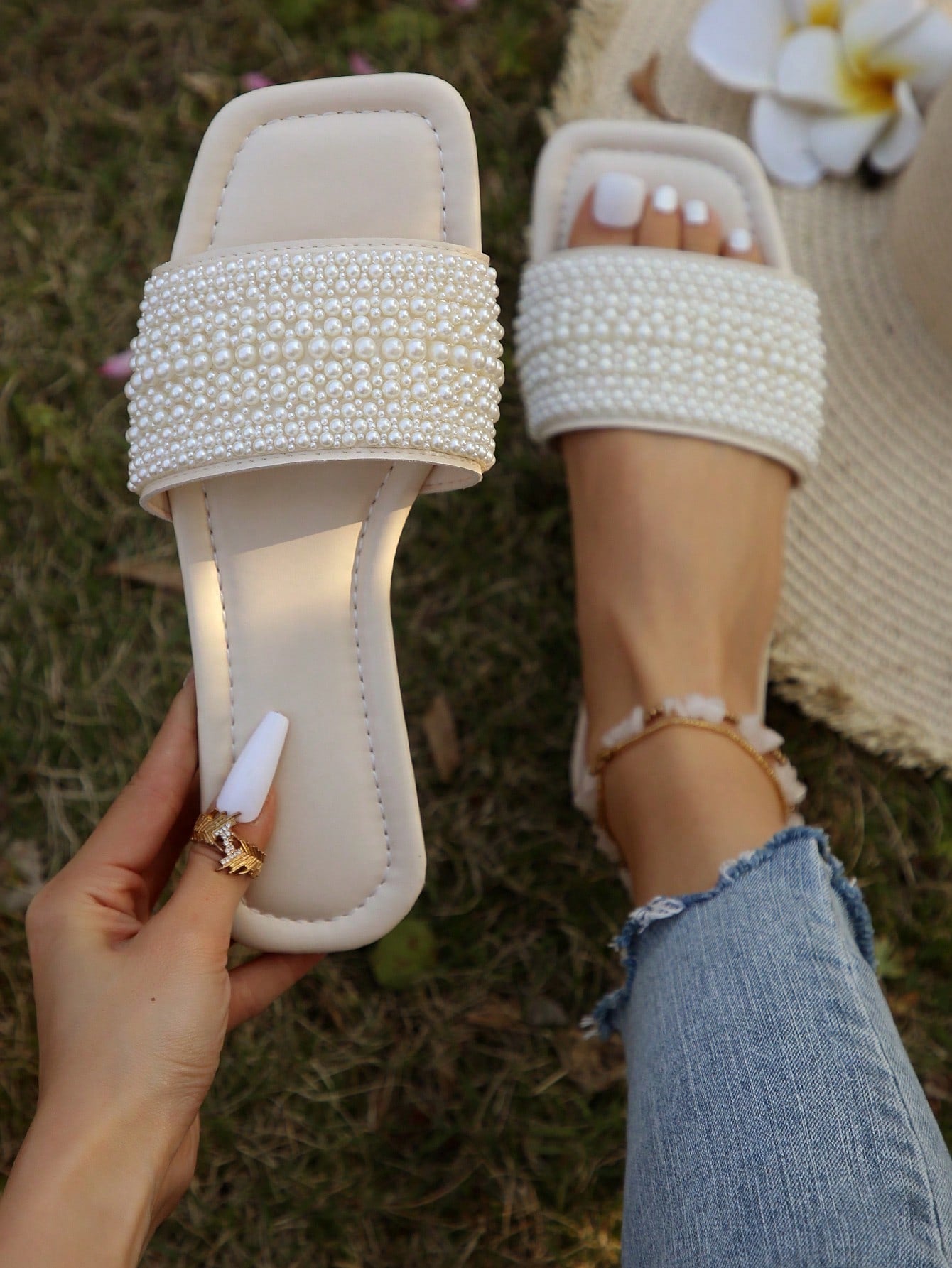 Women Pearl Decor Flat Sandals, Four Size Options Of Gradient Pearls, Luxurious Summer Casual Fashionable Anti-Slip Slippers