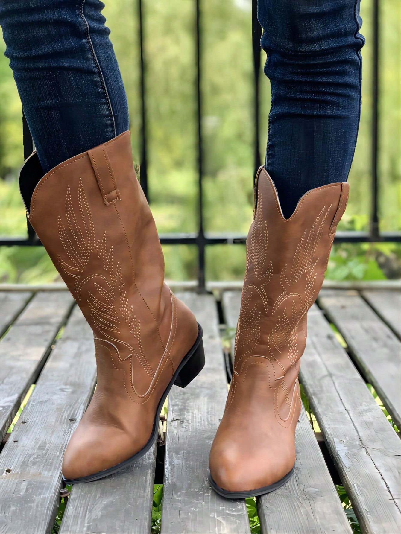 Women's Embroidered Chunky Heel Boots, Fashion Pointed Toe Faux Leather Comfortable Cowboy Boots, Western-Style V-Cut Knee-High Riding Boots, Retro Winter Boots