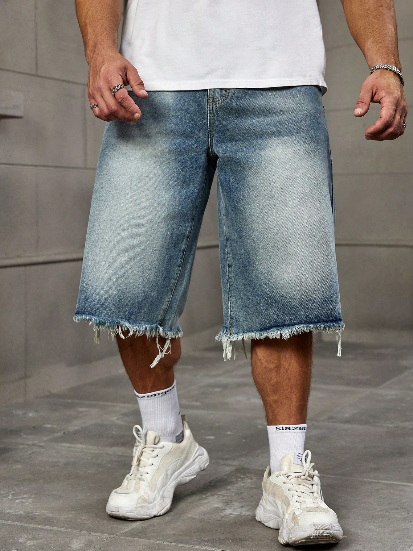 Men Fashionable Loose-Fit Distressed Denim Shorts For Summer