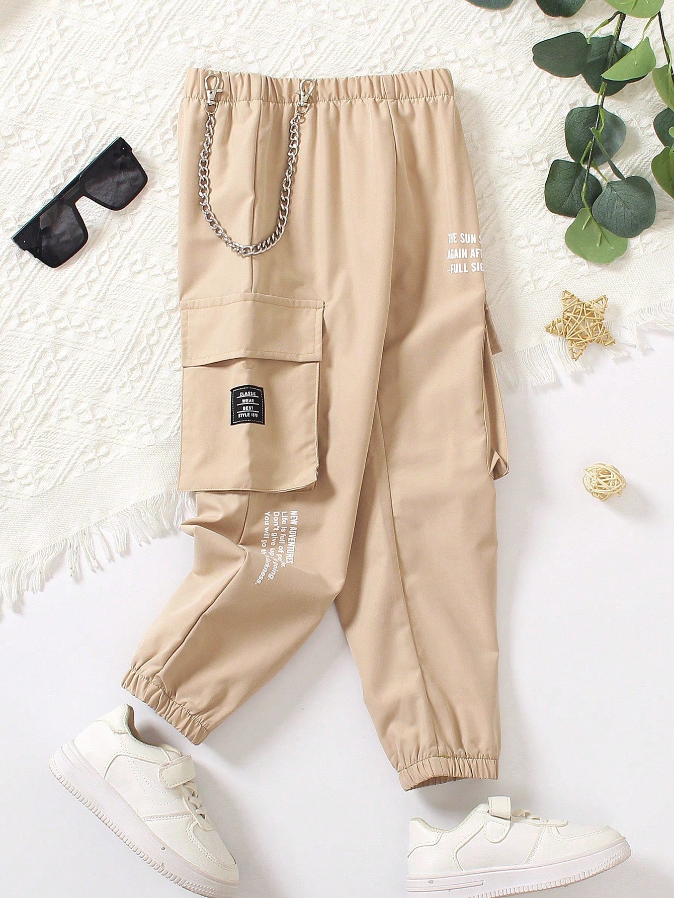 Young Boys' Summer Fashion Woven Solid Color Personalized English Letter Print 3D Cargo Pants With Patch Pockets, Can Be Paired With Sports T-Shirts Or Shirts