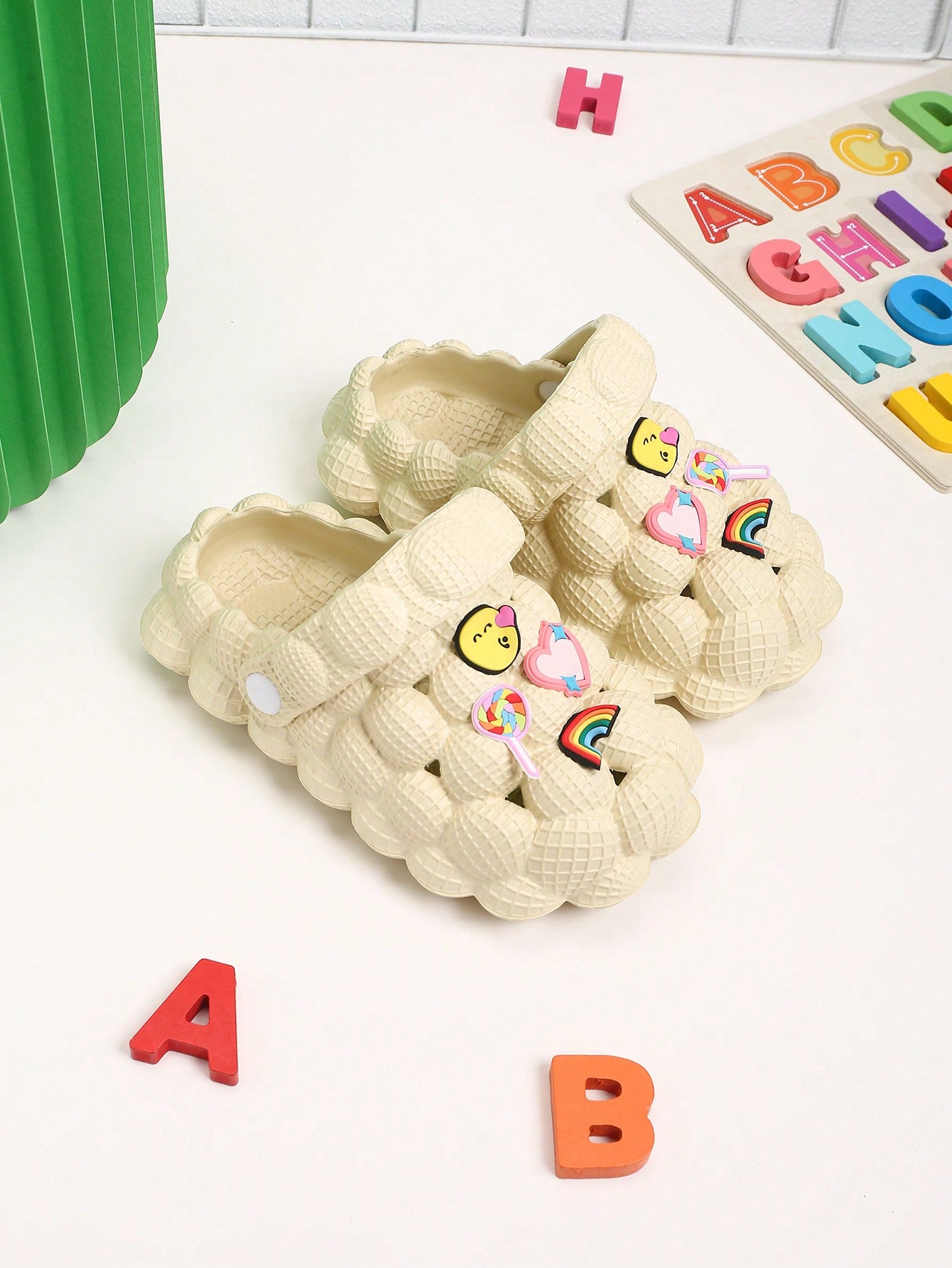 New Arrival Girls' Hollow-Out Flat Slippers, Anti-Slip, Double Wear, Rainbow-Colored Sweet Candy Balls, Cute And Breathable, Summer, Beach, Resort