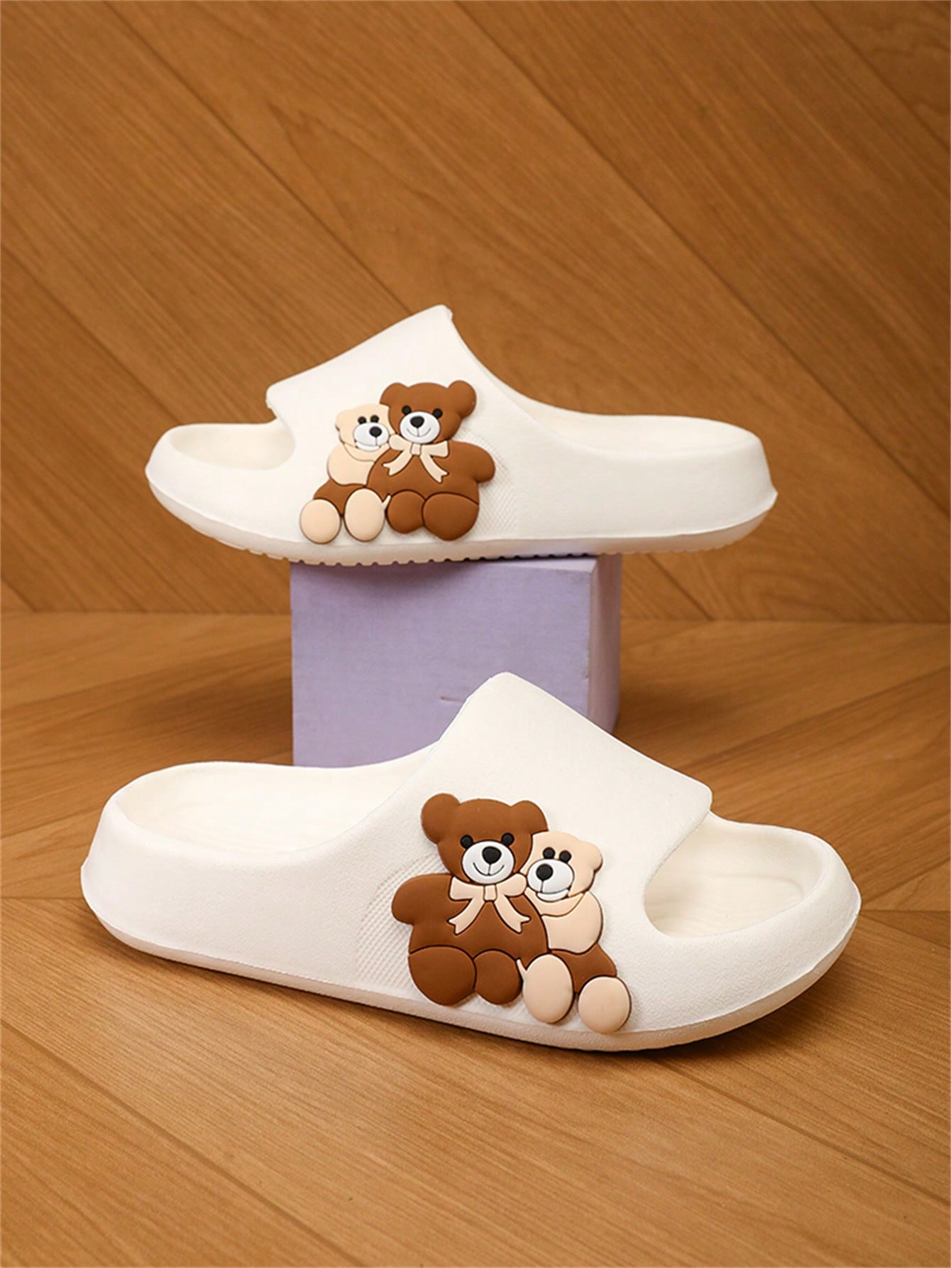 Lightweight And Slip-Resistant Foam Children Slippers With Cute Design, Suitable For Boys And Girls On Casual And Beach Occasions.