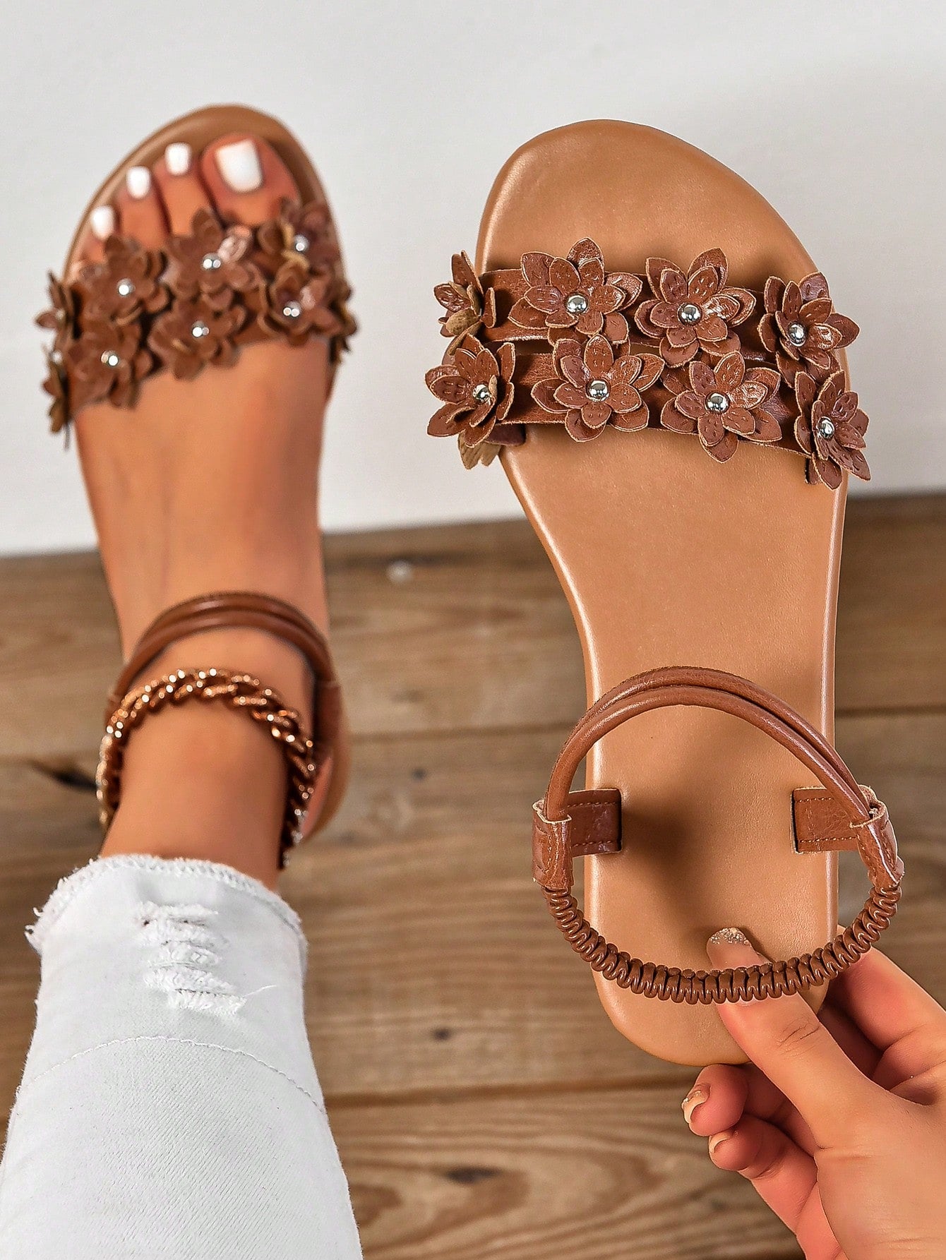 Women's Fashion Embroidered Comfortable Buckle Elastic Band Flat Beach Sandals Plus Size