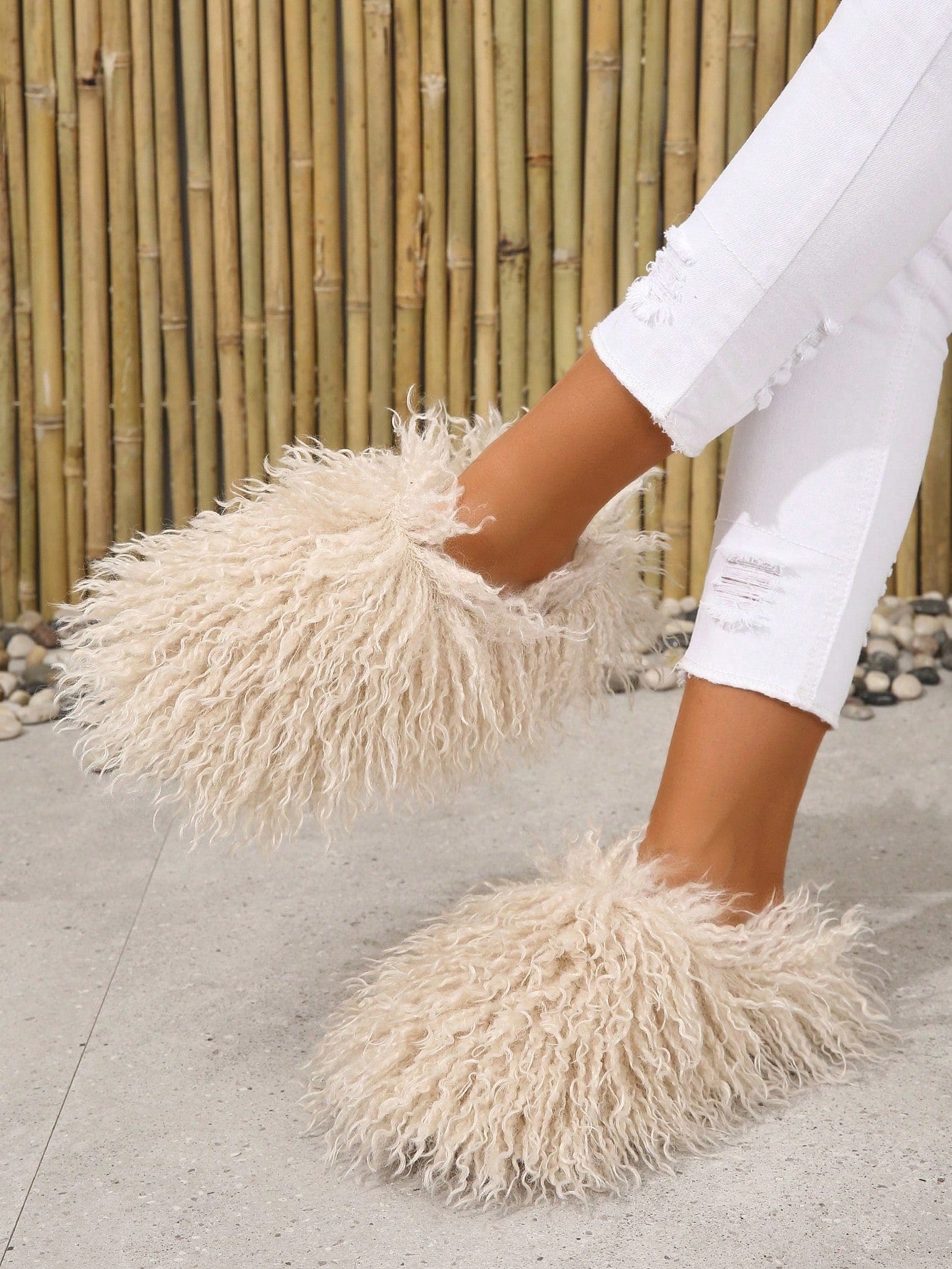 Women's Winter New Arrival Fluffy Black Furry Slippers For Home And Casual Wear