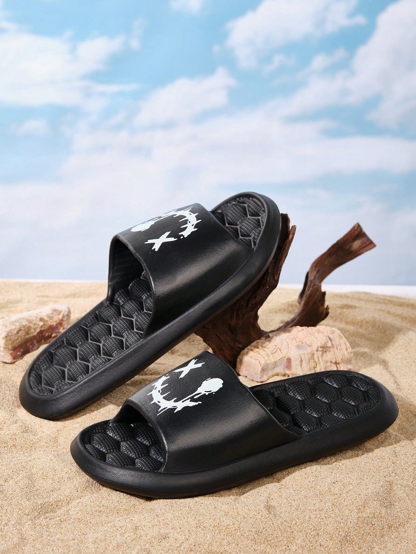 A Pair Of EVA Casual Slip-On Sandals For Teenage Boys To Wear Indoor And Outdoor, As Well As On The Beach, With Breathable Design And Soft Sole.