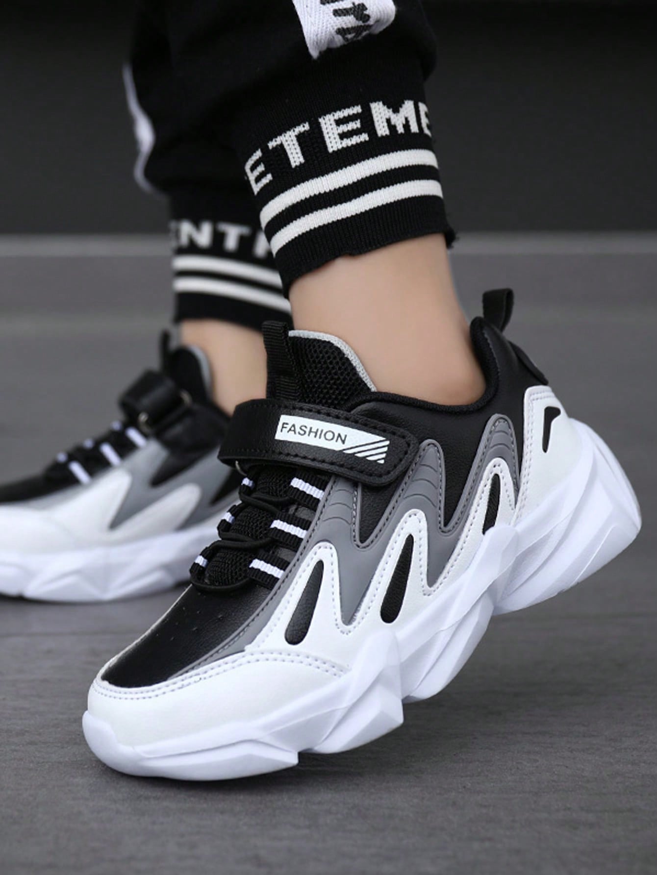 Teenagers Spring/Autumn Black-White Panda Color Matching Chunky Sneakers, Soft &amp; Comfortable, Slip-Resistant Sole, Adjustable Magic Tape