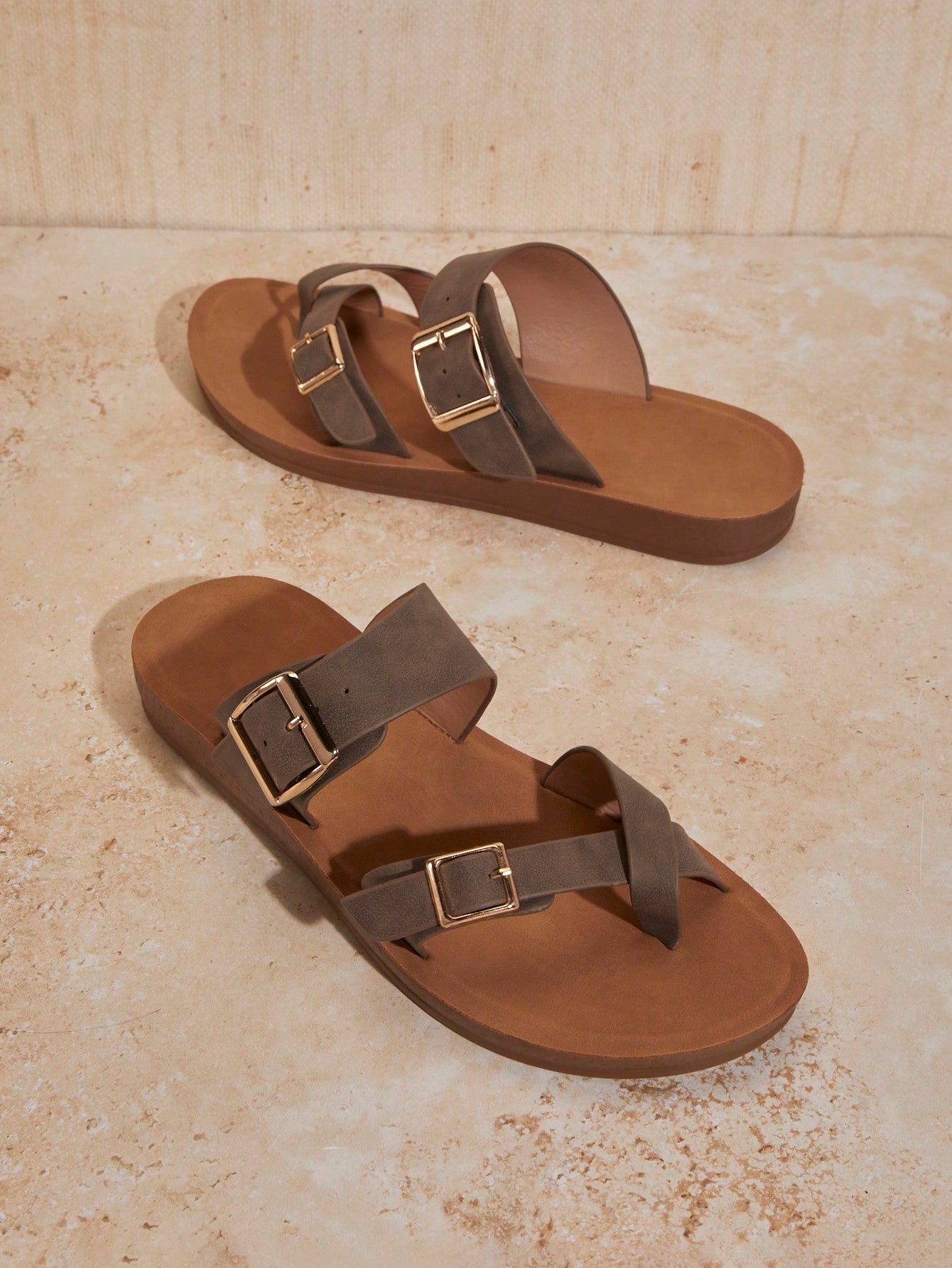 Women Solid Color Buckled Flat Sandals, Simple And Stylish For Matching