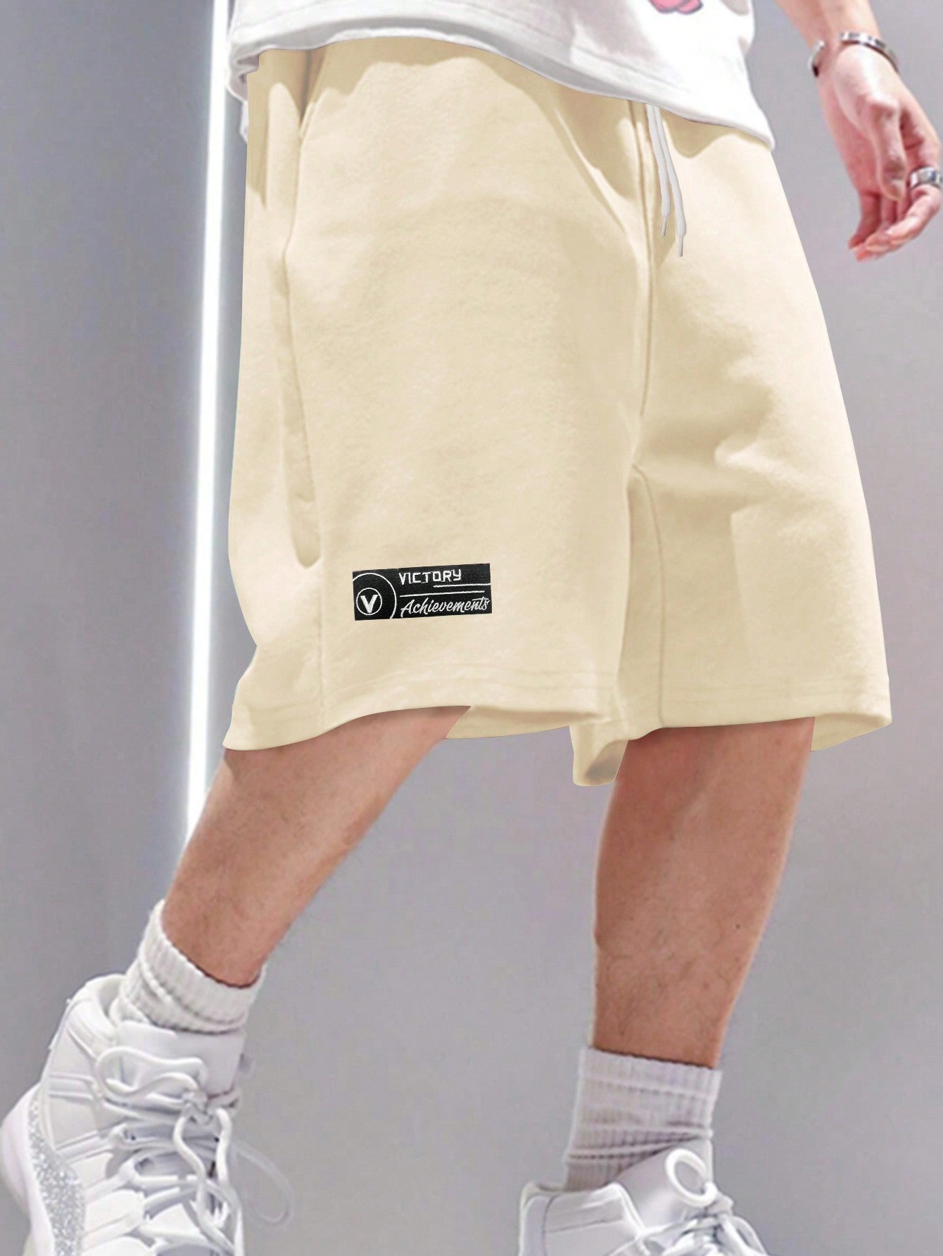 Men Plus Letter Graphic Drawstring Waist Shorts