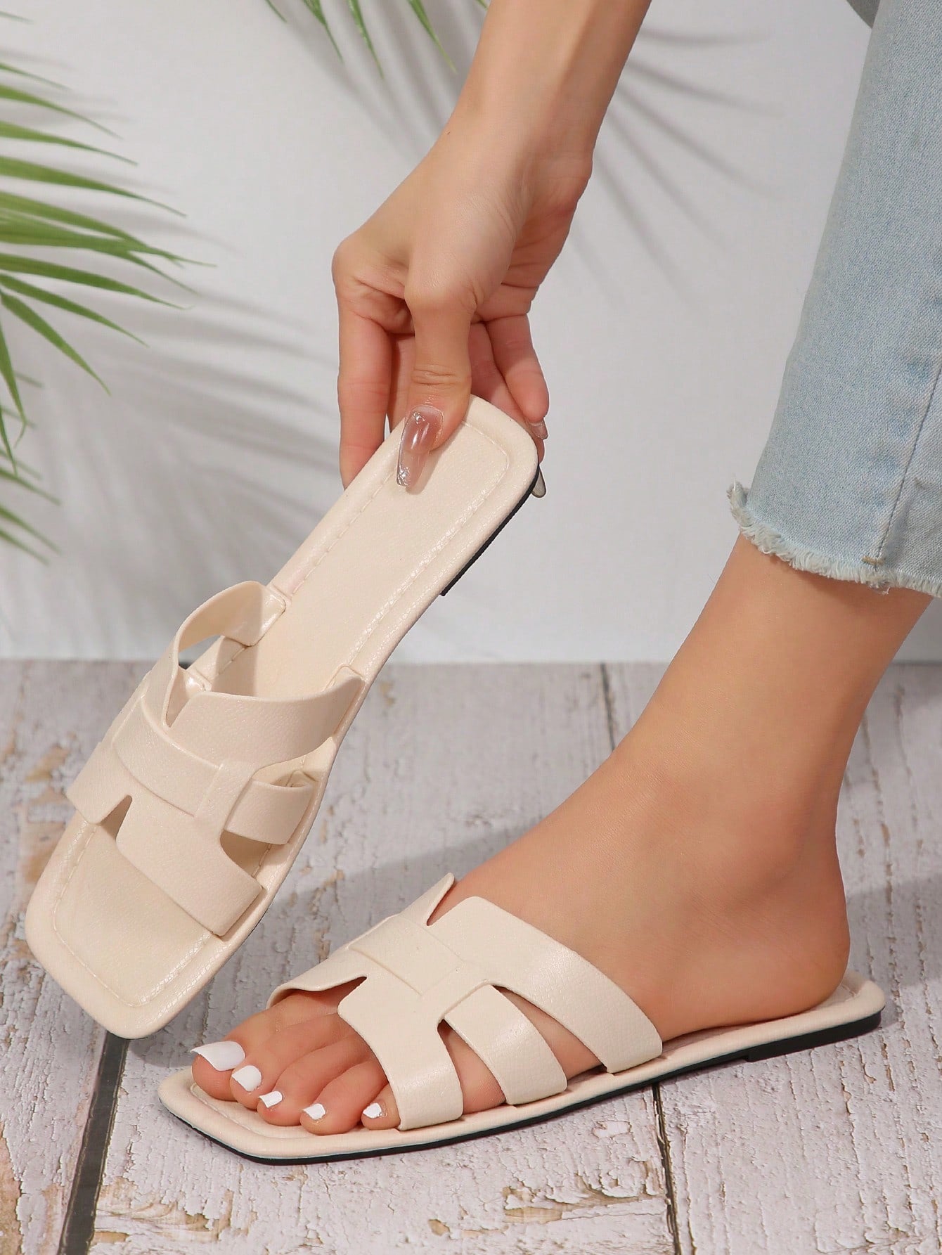 Ladies' Casual Summer Comfortable & Fashionable Flat Sandals