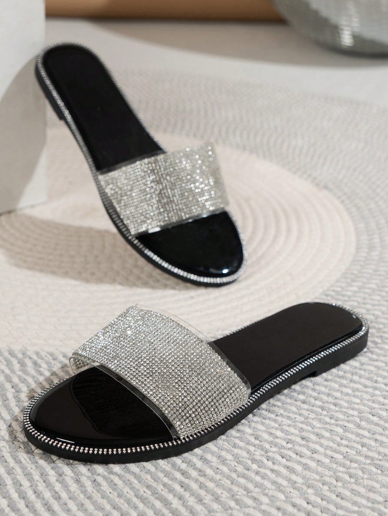 Girls Shiny Rhinestone Fashion Flat Slippers, Non-Slip Hundred Outdoor Slip-On Stirrup Women's Sandals