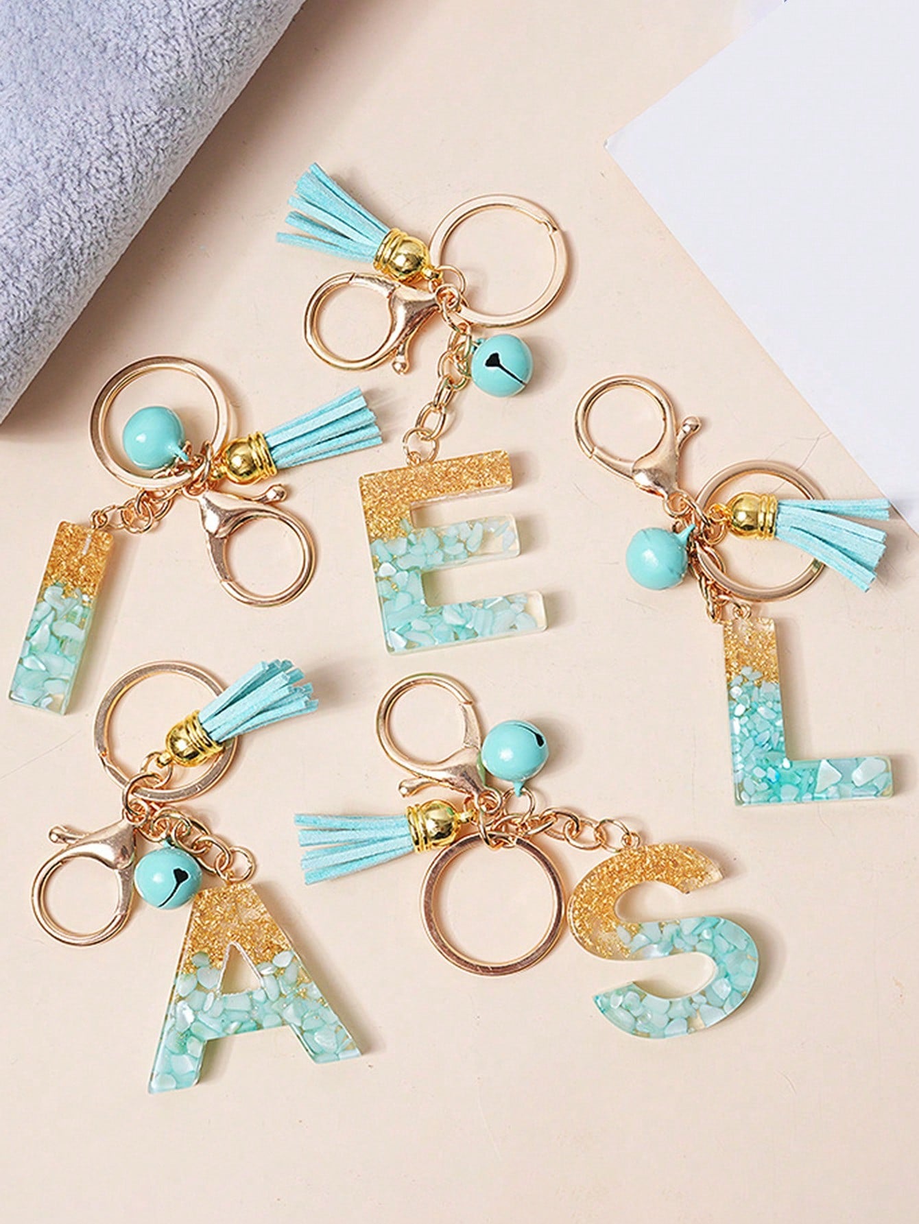 1pc Creative Keychain With 26 English Alphabet Butterfly Letter Pendant For Kids Luggage Bag Girls