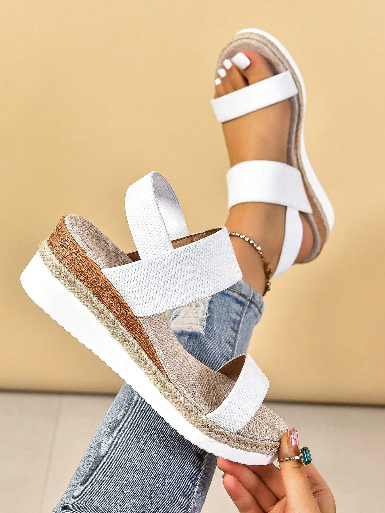 Plus Size New Style Casual Fashionable Straw Bottom Women's Wedge Sandals, Round Toe, Versatile And Suitable For Outdoor Wear In Summer