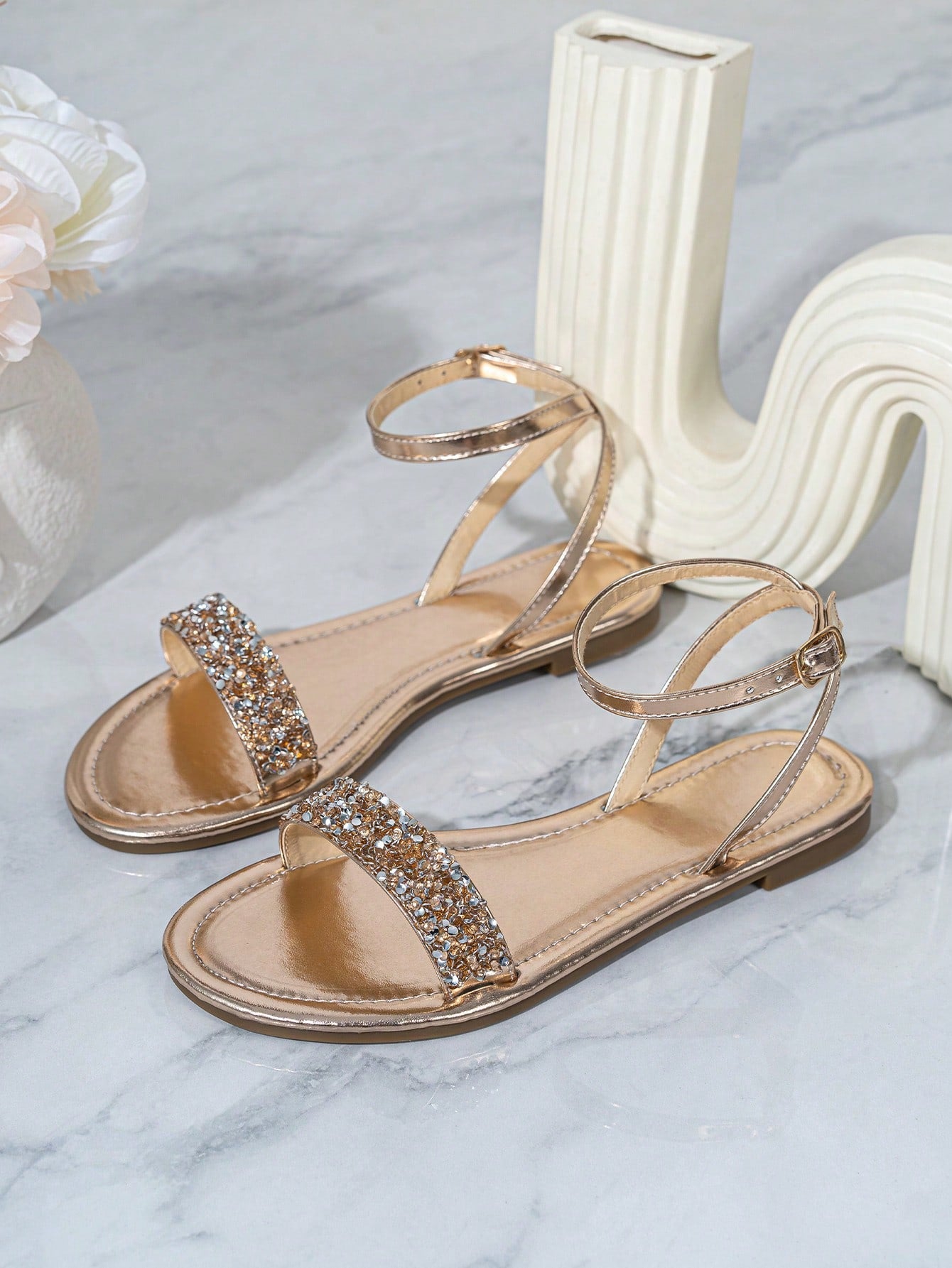 Women Fashionable Glitter Flat Sandals With Bare Straps, Lightweight And Comfortable Simple Design Open Toe Casual Outdoor Flat Beach Sandals For Spring And Summer