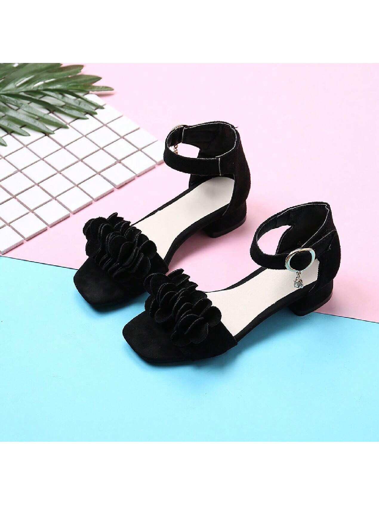 Trendy Petal-Shaped Solid Color Sandals For Spring/Summer