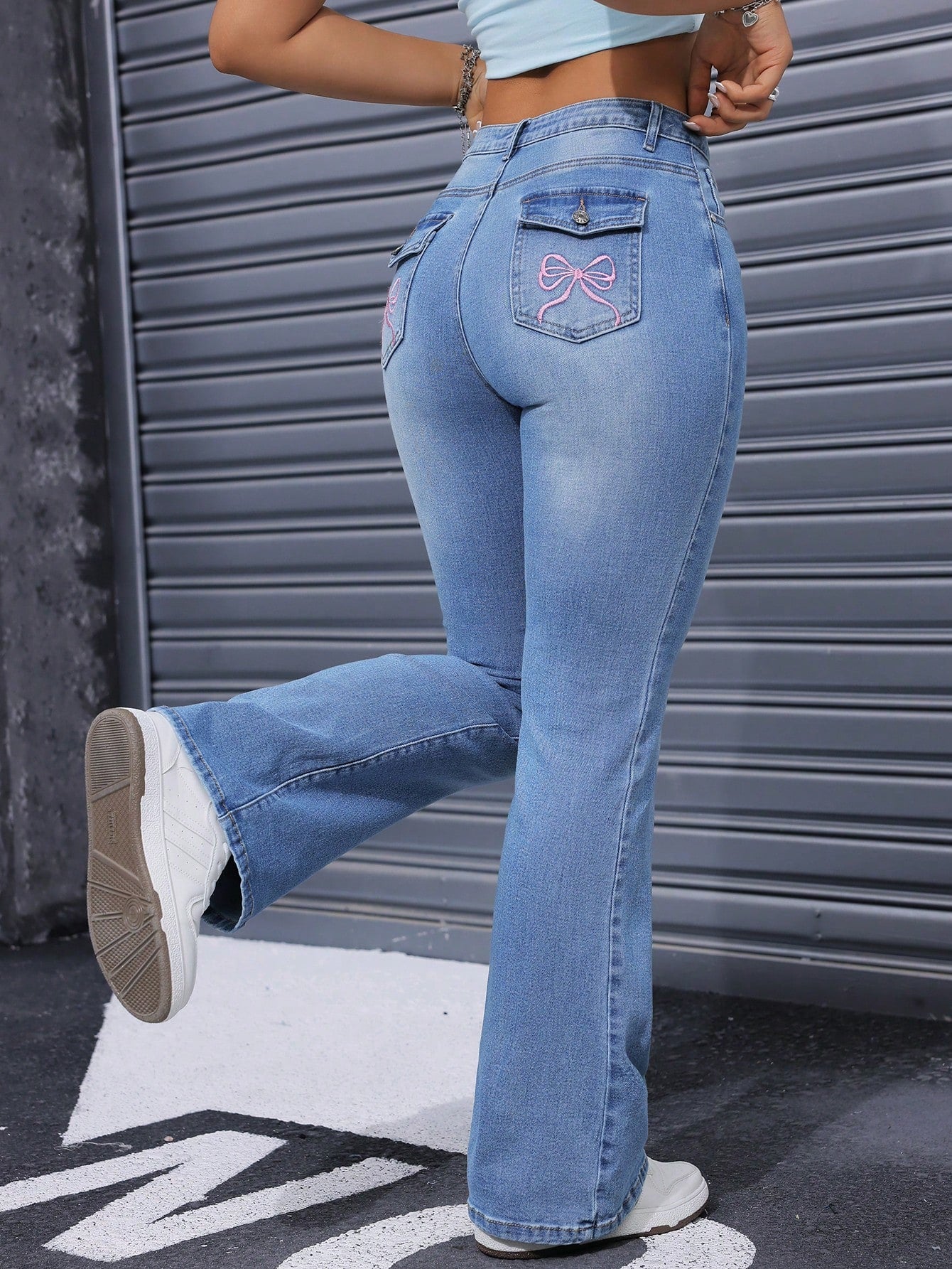 Women Simple And Versatile Embroidery Bow Detail Flared Leg Jeans