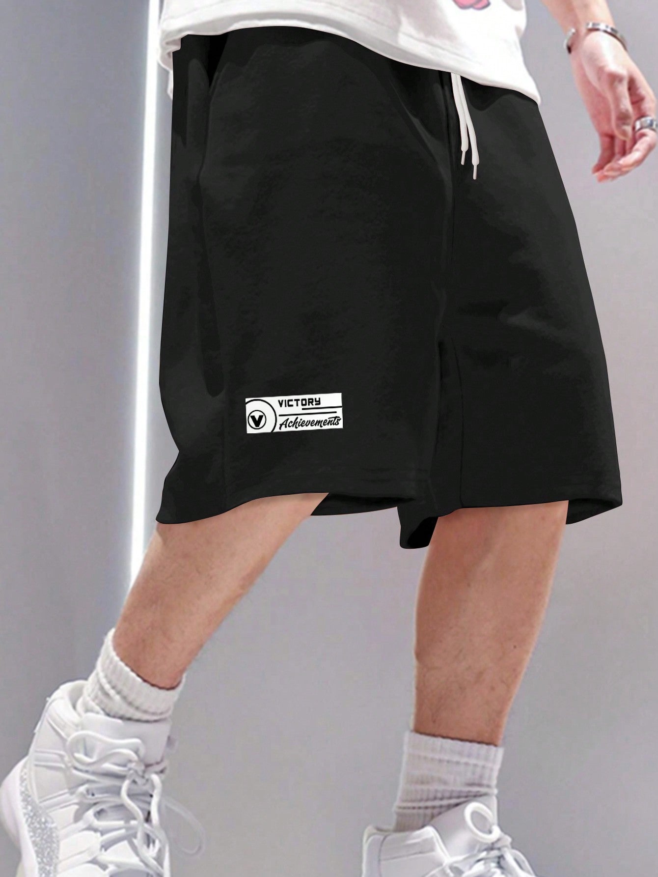 Men Plus Letter Graphic Drawstring Waist Shorts