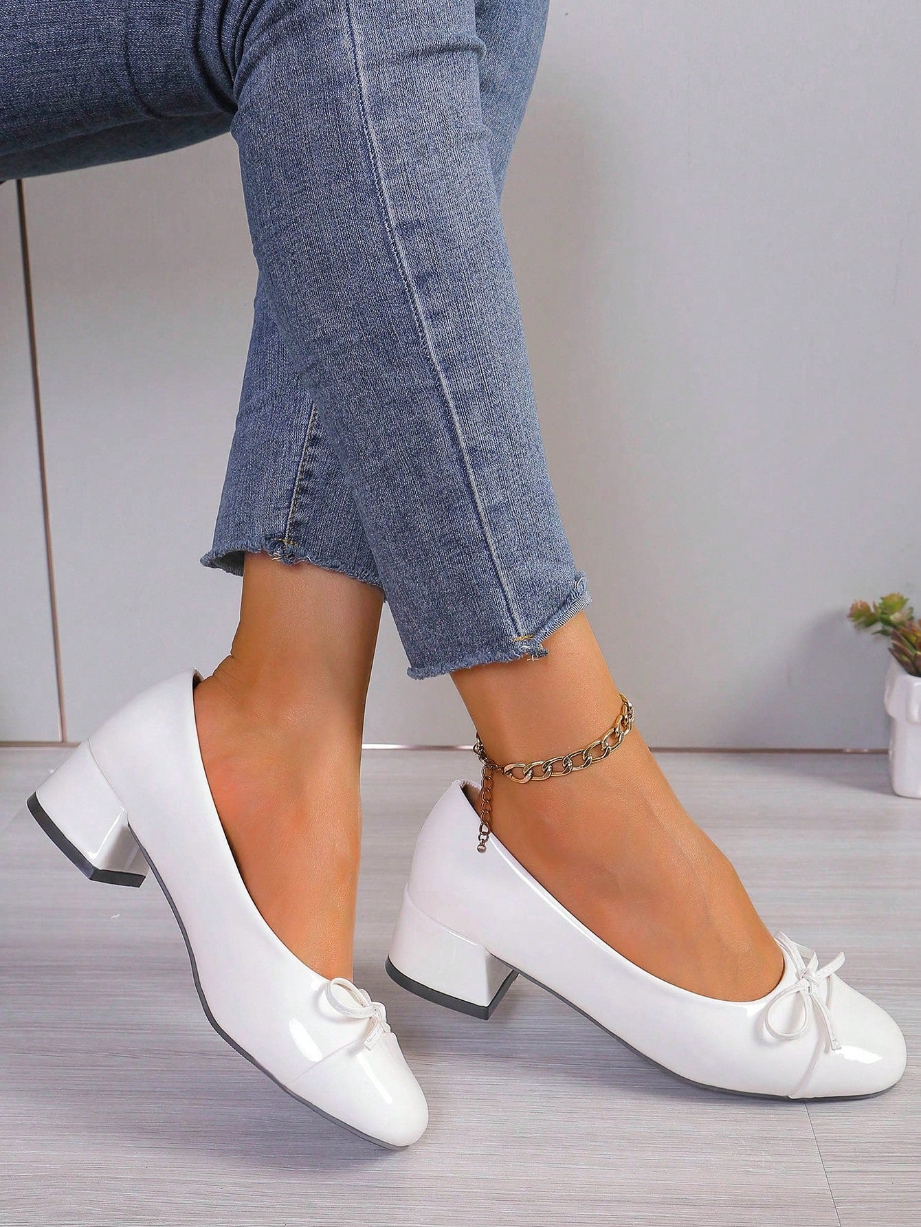 2024 New Classic Women's White High Heels, Niche Square Toe Ballet Shoes, Low Heels, Bow Tie, Shallow Mouth, French-Style Retro Patent Leather Shoes