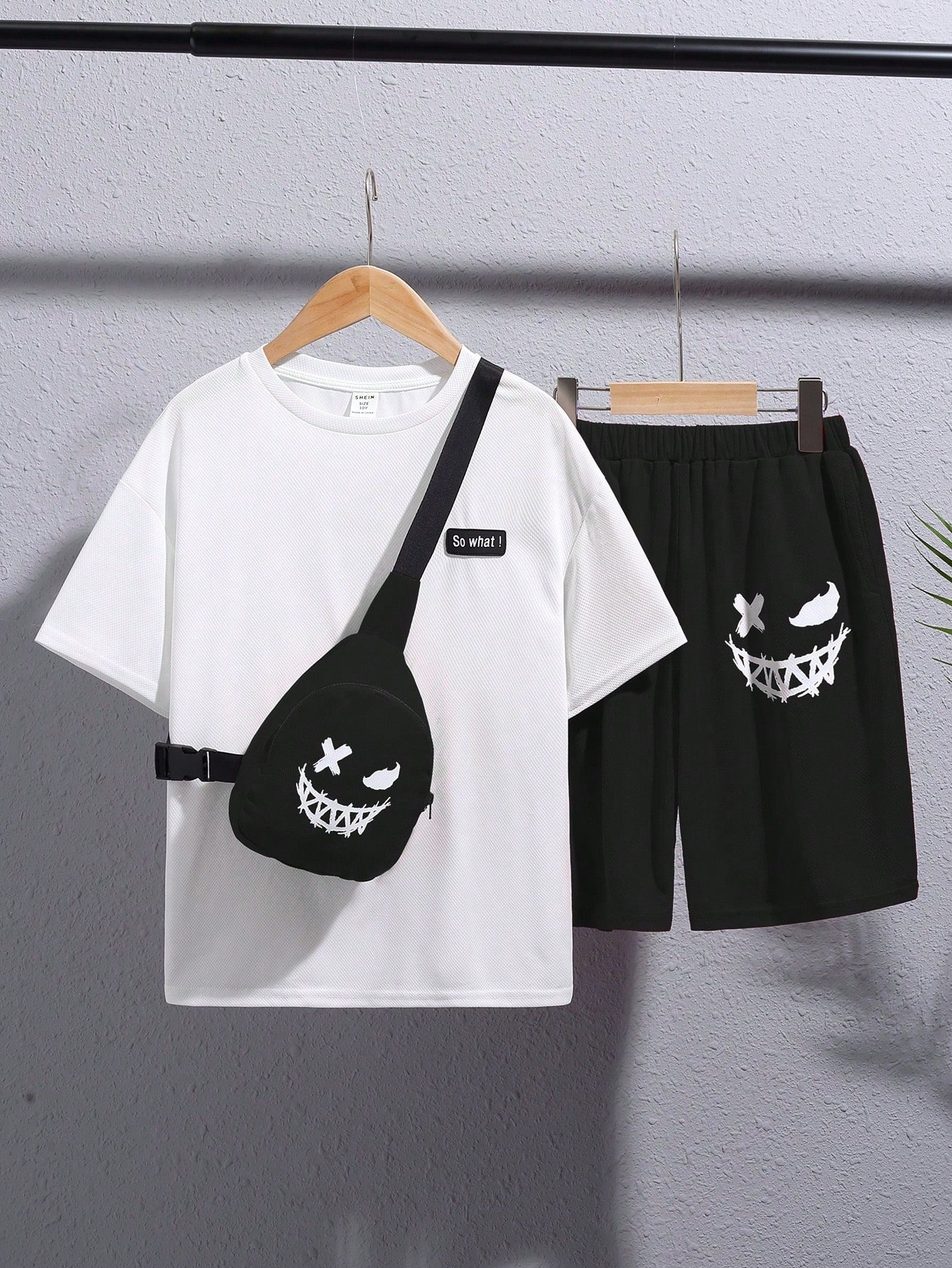 Tween Boys' Casual Street Fashion Slogan Patch Round Neck Pullover Short-Sleeved Top Solid Color Shorts With Cross-Body Bag Three-Piece Set