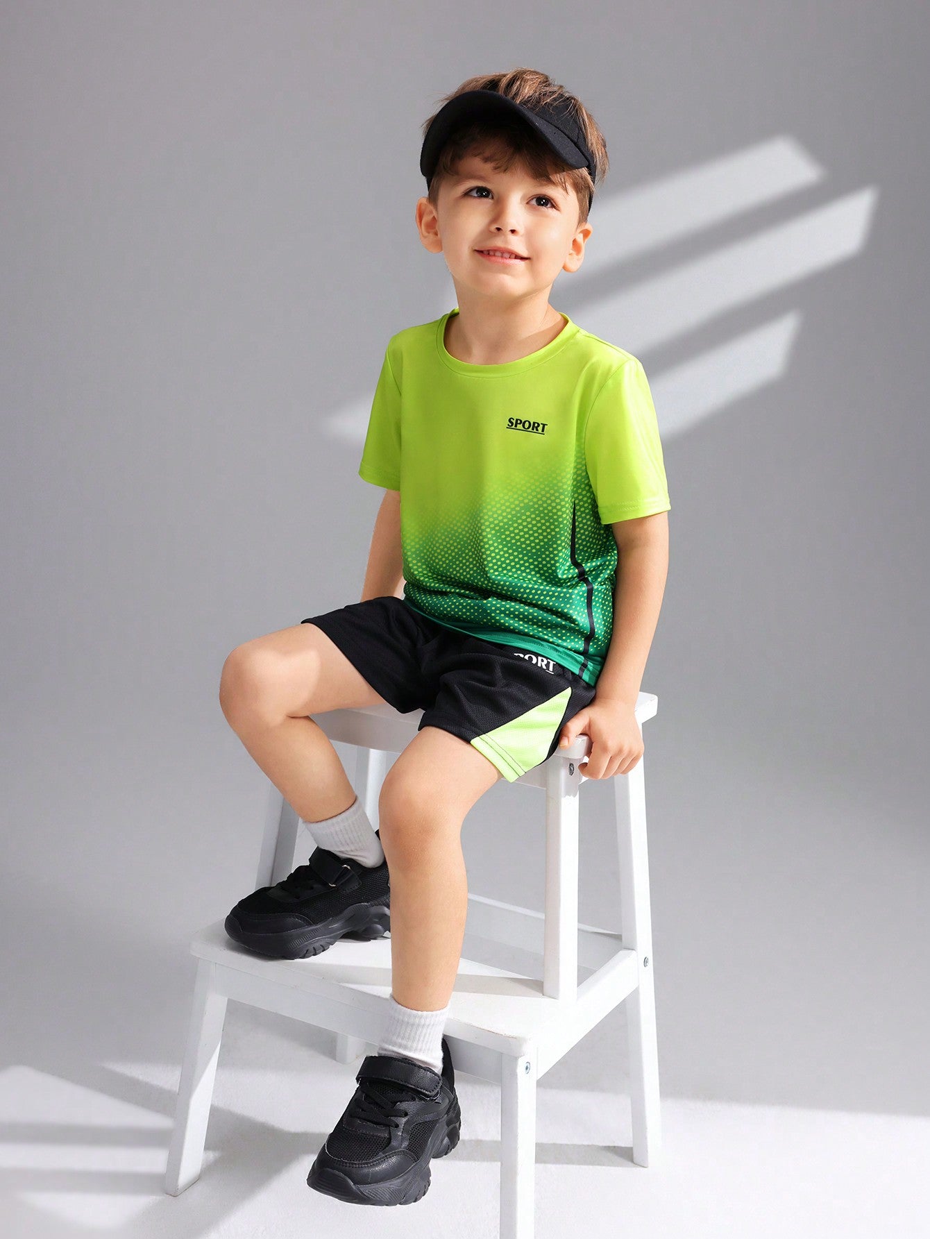 Young Boy Leisure Sports Printed Round Neck Short Sleeve Pullover T-Shirt, Color-Block Knit Shorts Two-Piece Sports Outfit