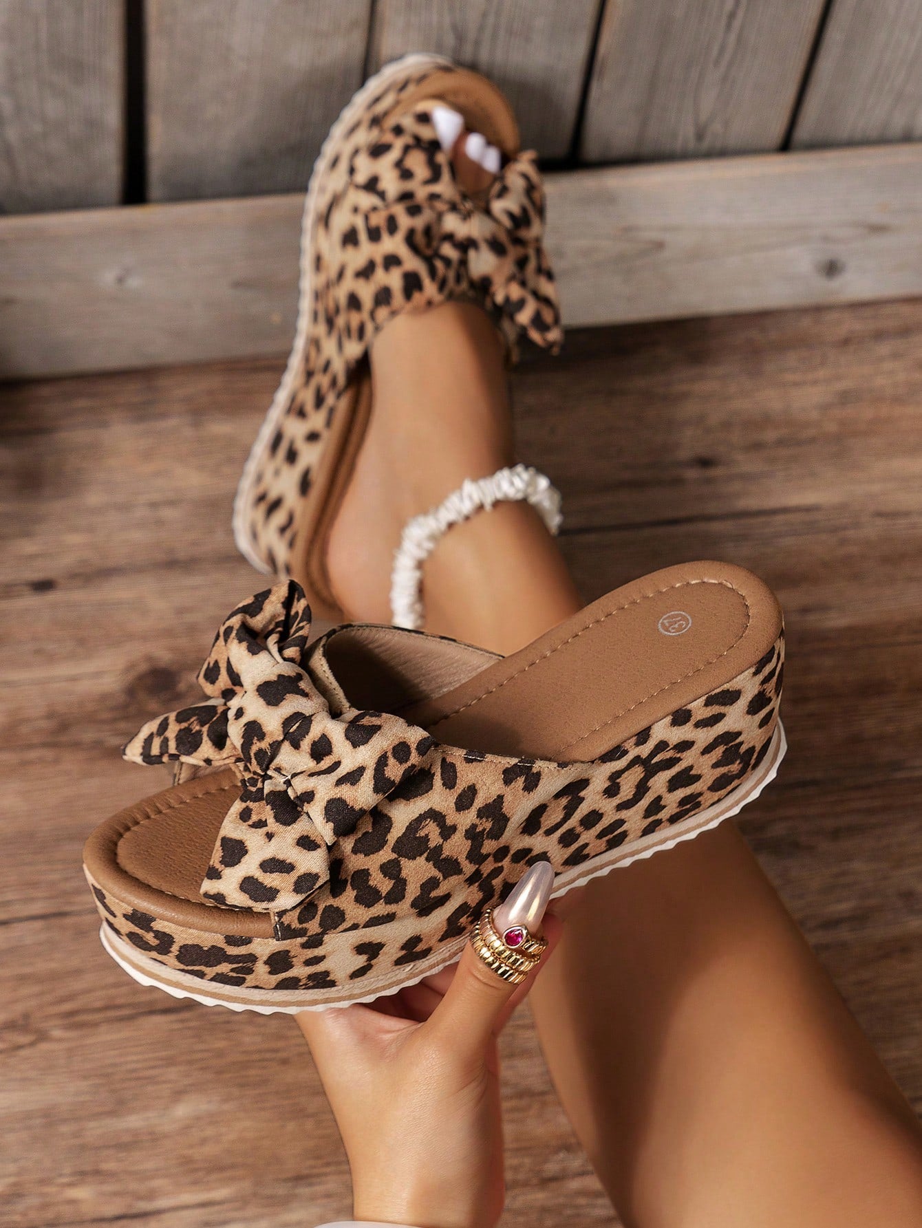 Summer Casual Fashionable Leopard Print Wedge Heel Sandals Decorated With Bowknot For Women, Suitable As Daily Or Outdoor Wear, Versatile Flip Flops.