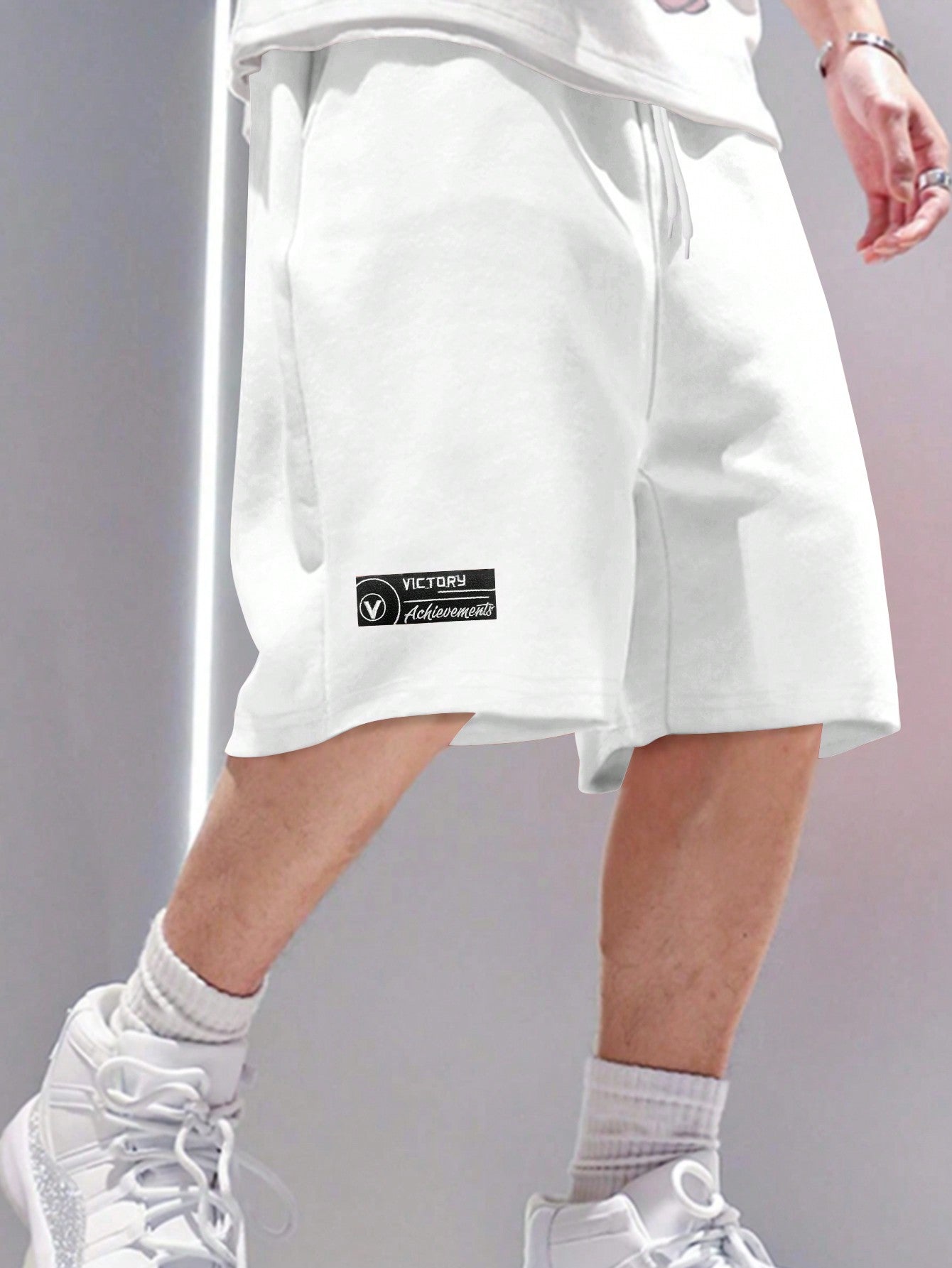 Men Plus Letter Graphic Drawstring Waist Shorts