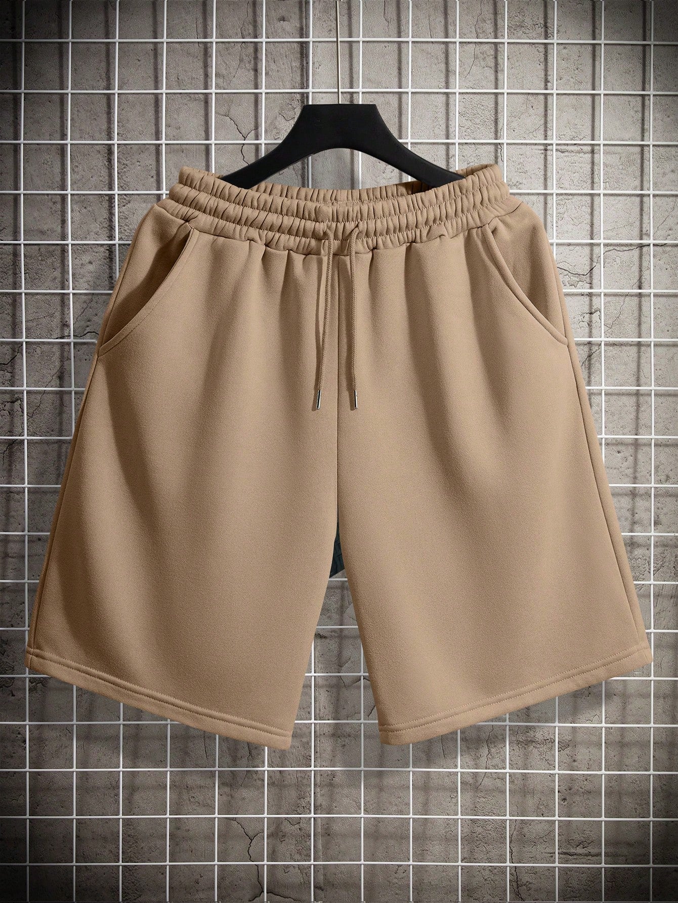 Men Drawstring Waist Slant Pocket Shorts