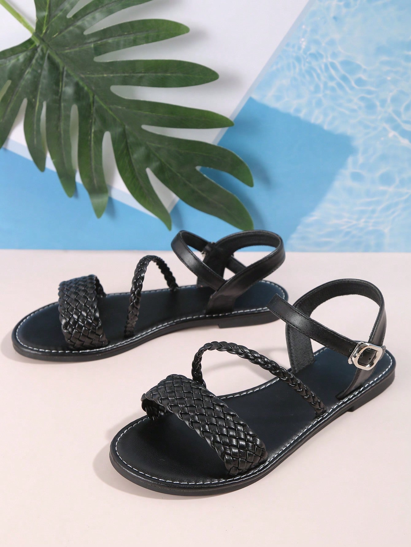 1 Pair Unisex Big Size Black Sandals For Kids And Teens, Featuring Solid Color, Widen Braided Cross Toe Strap, Buckle Closure, And Peep-Toe Round Toe Design. Made With Slip-Resistant, Comfortable And Lightweight TPR Sole. Suitable For Daily And Outdoor We