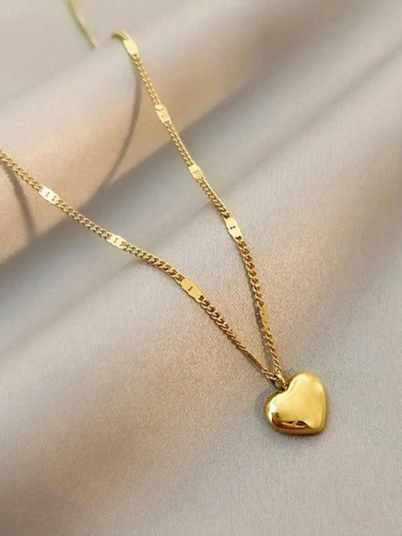 1pc Girl Heart-Shaped Pendant Fashionable Sweet And Cool Clavicle Chain Geometric Heart-Shaped Accessory Simple Love Necklace Suitable For Daily Wear