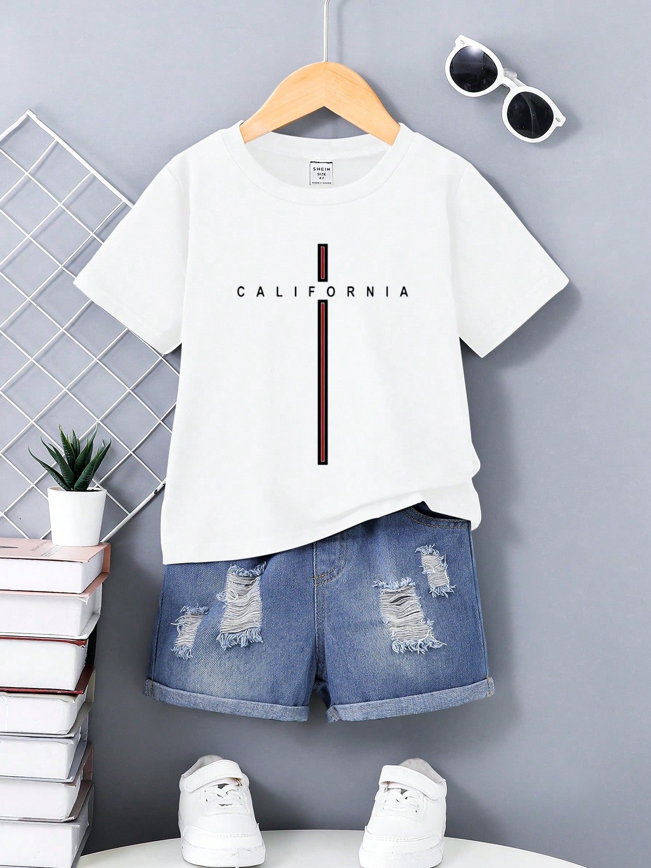 Young Boy 2pcs Simple English Letter Print Short Sleeve T-Shirt And Ripped Denim Shorts Set