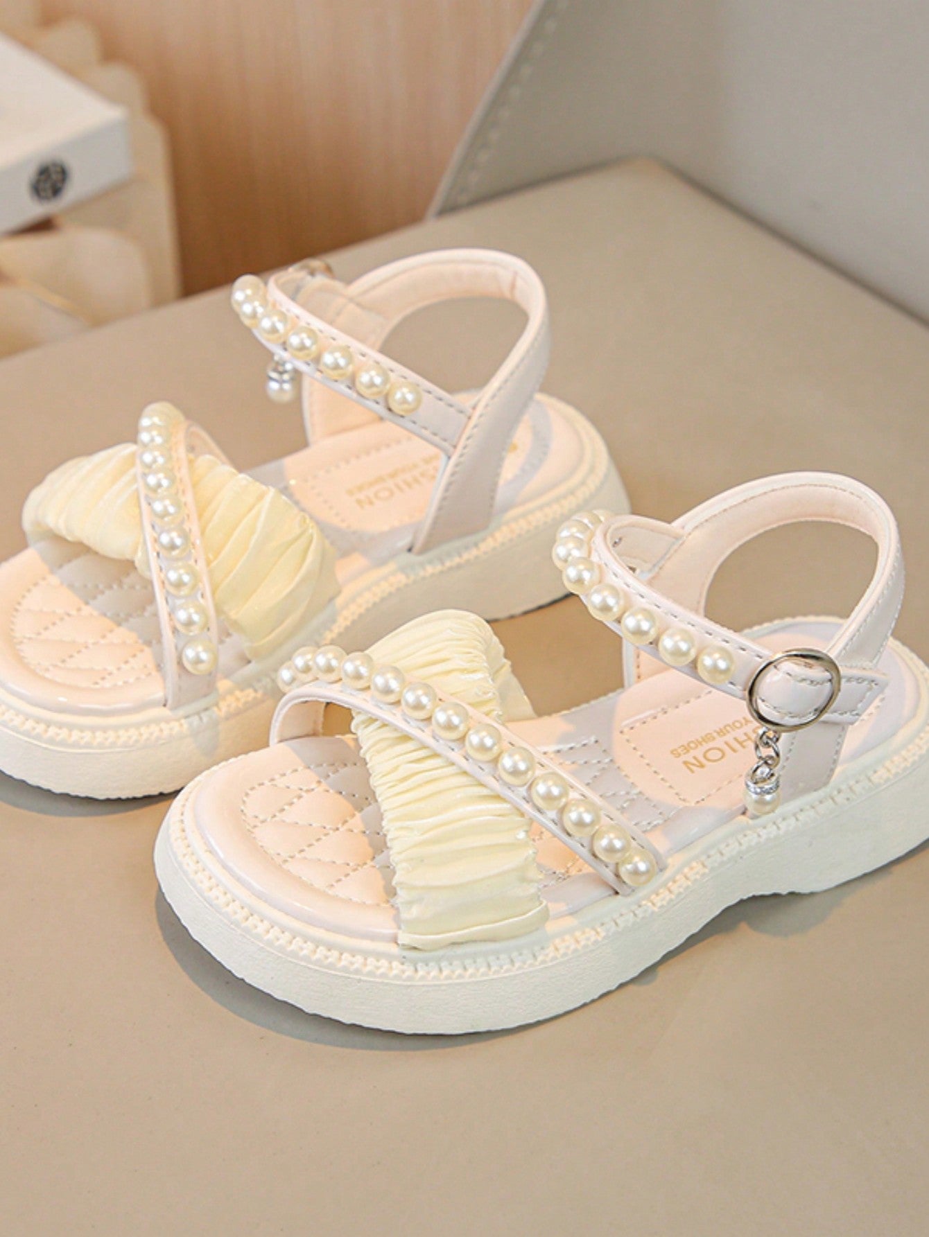 2024 New Spring And Summer Princess Style Sandals For Girls, Soft And Lightweight For Infant And Toddler, Pearl Decorated Flat Shoes For Little Girl