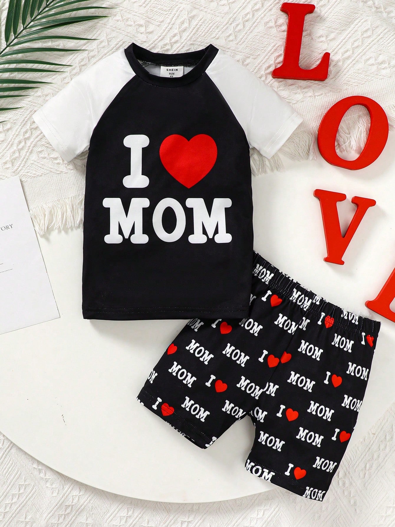 Young Boy Comfortable Casual Heart & Letter Print Color Block Raglan Short Sleeve Top And Shorts Set, Homewear