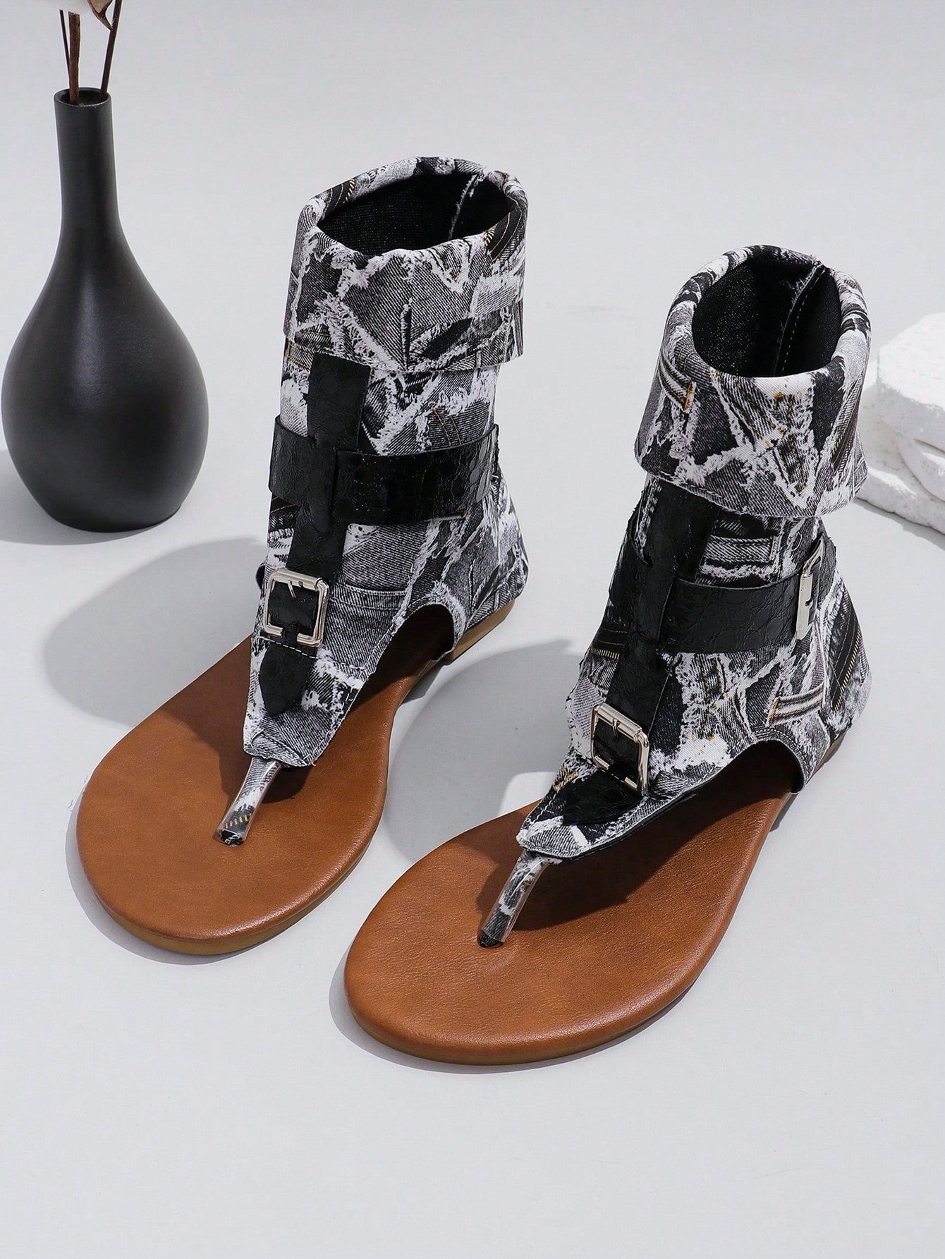 Trendy Summer Flat Roman Sandals Women Flat Gladiator Sandals With Buckle Clip Toe Short Boots