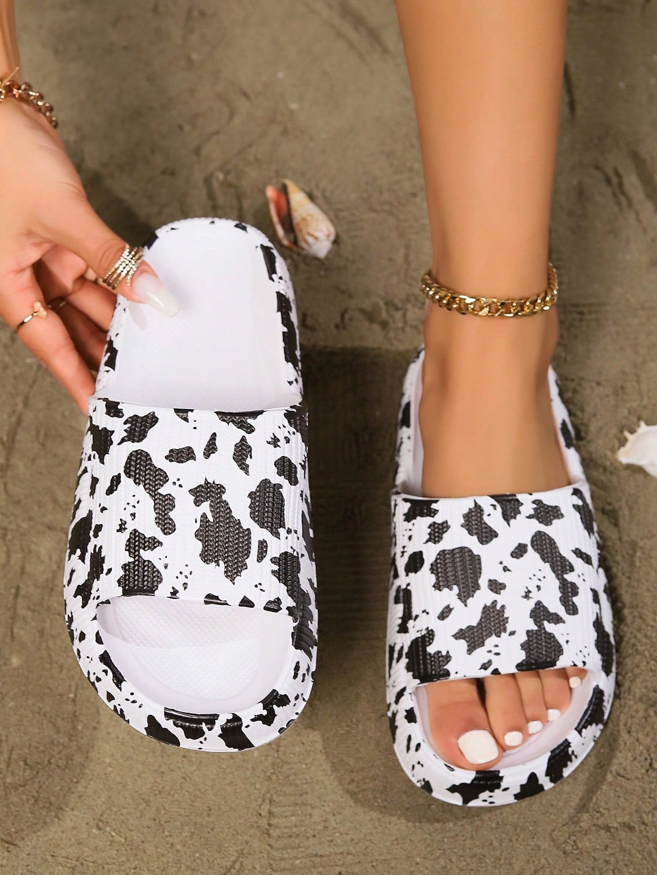 Women Thick-Soled, Anti-Slip, Comfortable Slippers For Outdoor Leisure, Summer, Colorful Leopard Print Beach Slippers