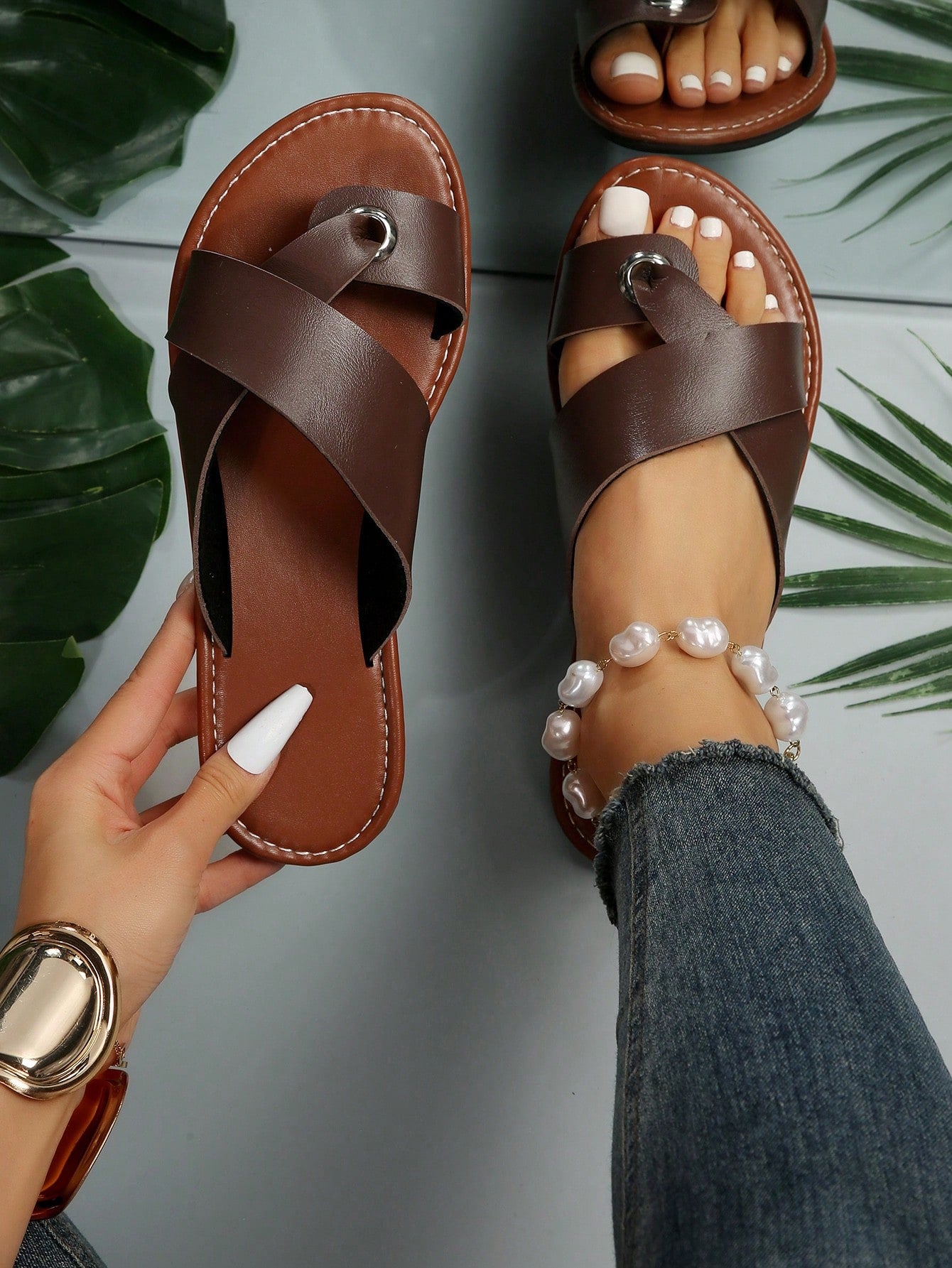 Women Two Tone Toe Post Flat Sandals, Fashionable Thong Sandals For Summer