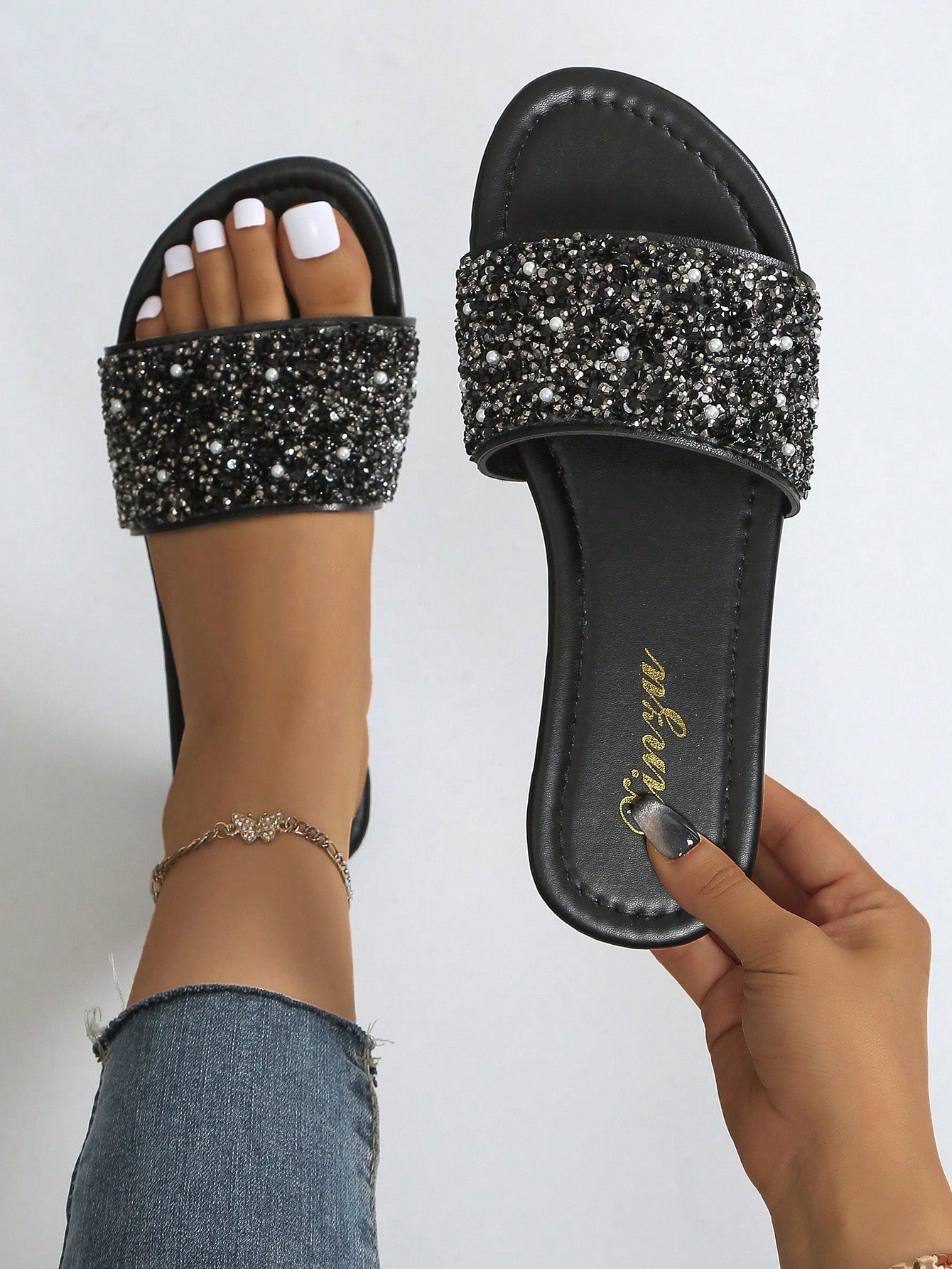 Women Fashionable Vacation Beach Flat Slippers With Plus-Size Rhinestone Strap And Pearl Decorations, Casual And Comfortable, Classic French Design Beaded Shoes, Open-Toe Flat Sandals For Women