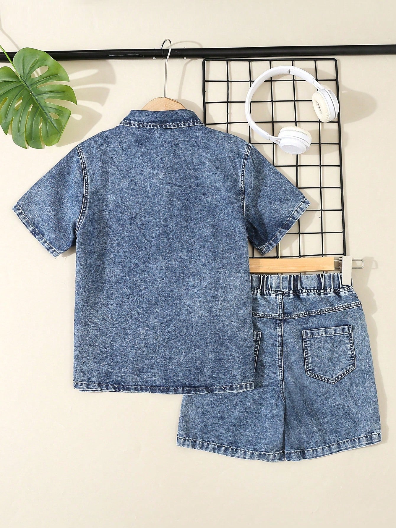 Tween Boy Solid Color Denim Short Sleeve Shirt With Turn-Down Collar And Button Front, And Shorts With Pockets, Casual Comfortable Simple Denim Outfits