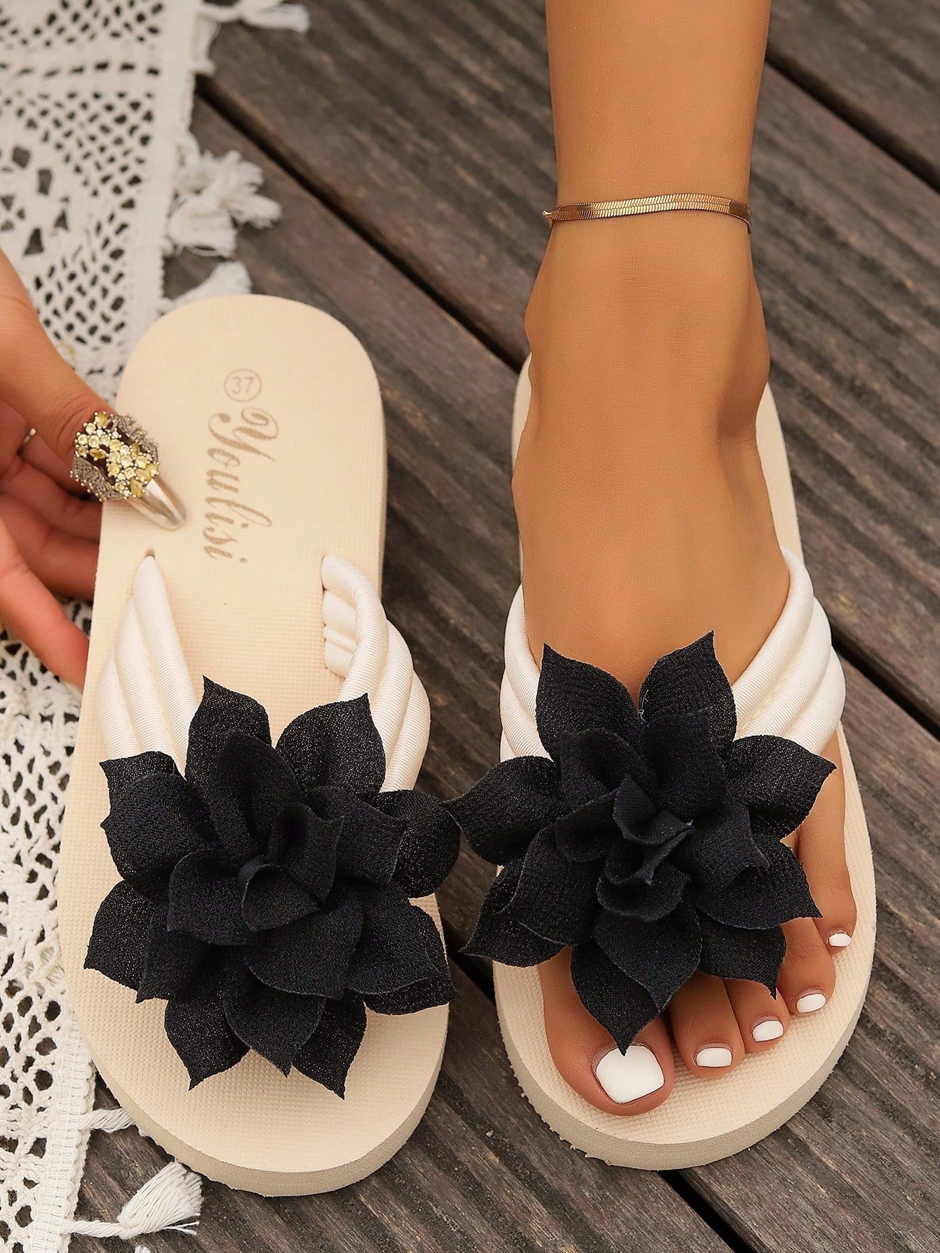New Thick Sole Slippers, Lightweight & Comfortable Flip-Flops, Solid Colors, Size 36-45, Floral Beach Sandals