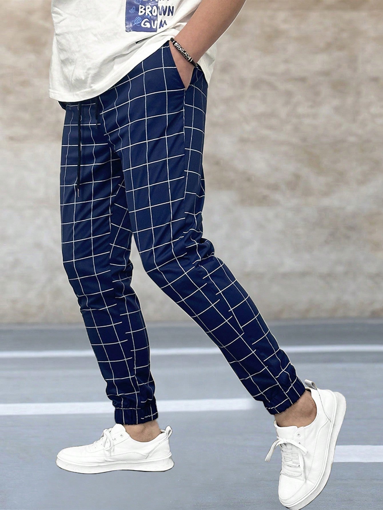 Men Grid Print Drawstring Waist Pants