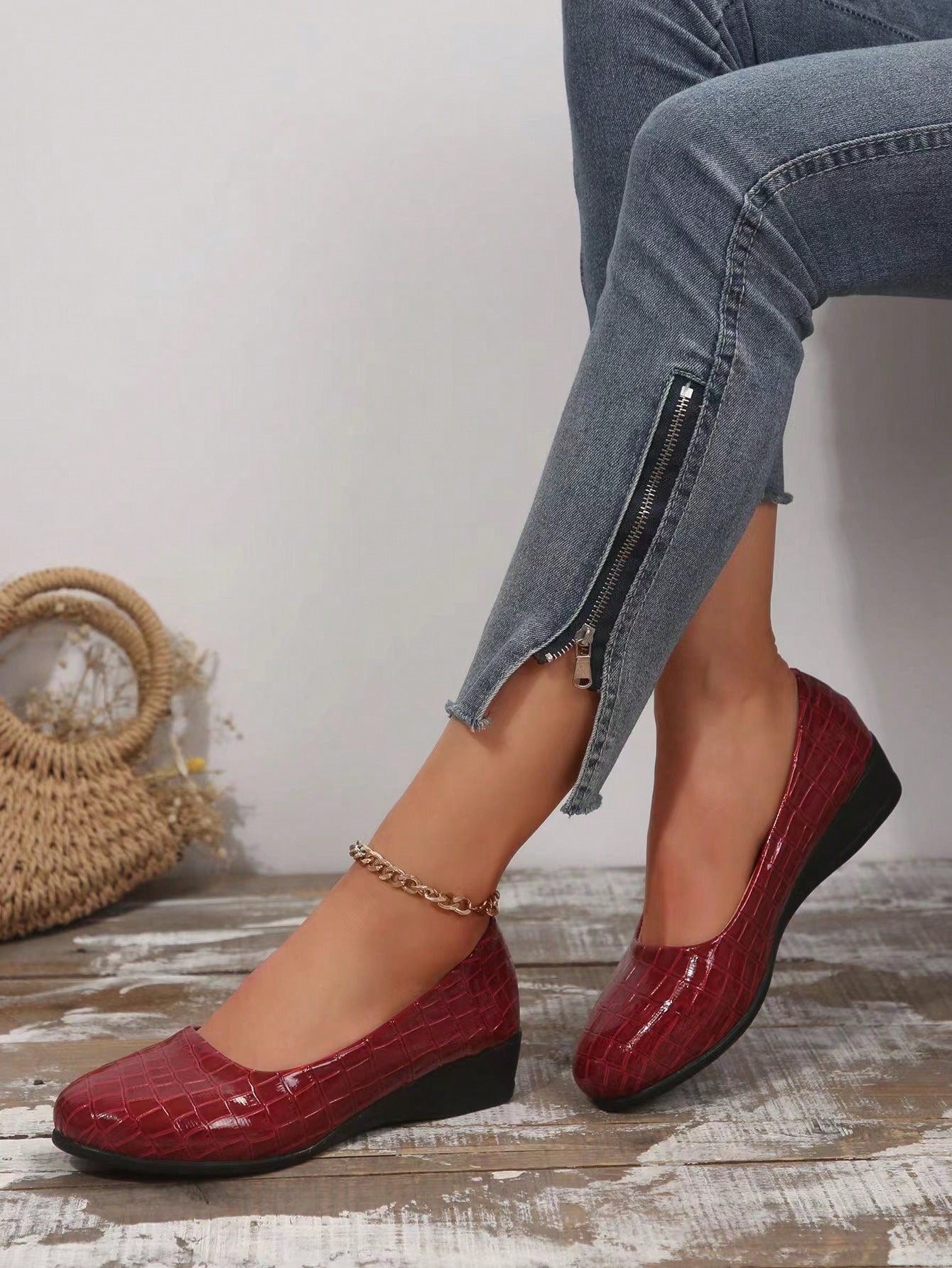 New Arrival Women Elegant Low Heel Shoes, Fashionable For Holiday And Daily Wearing